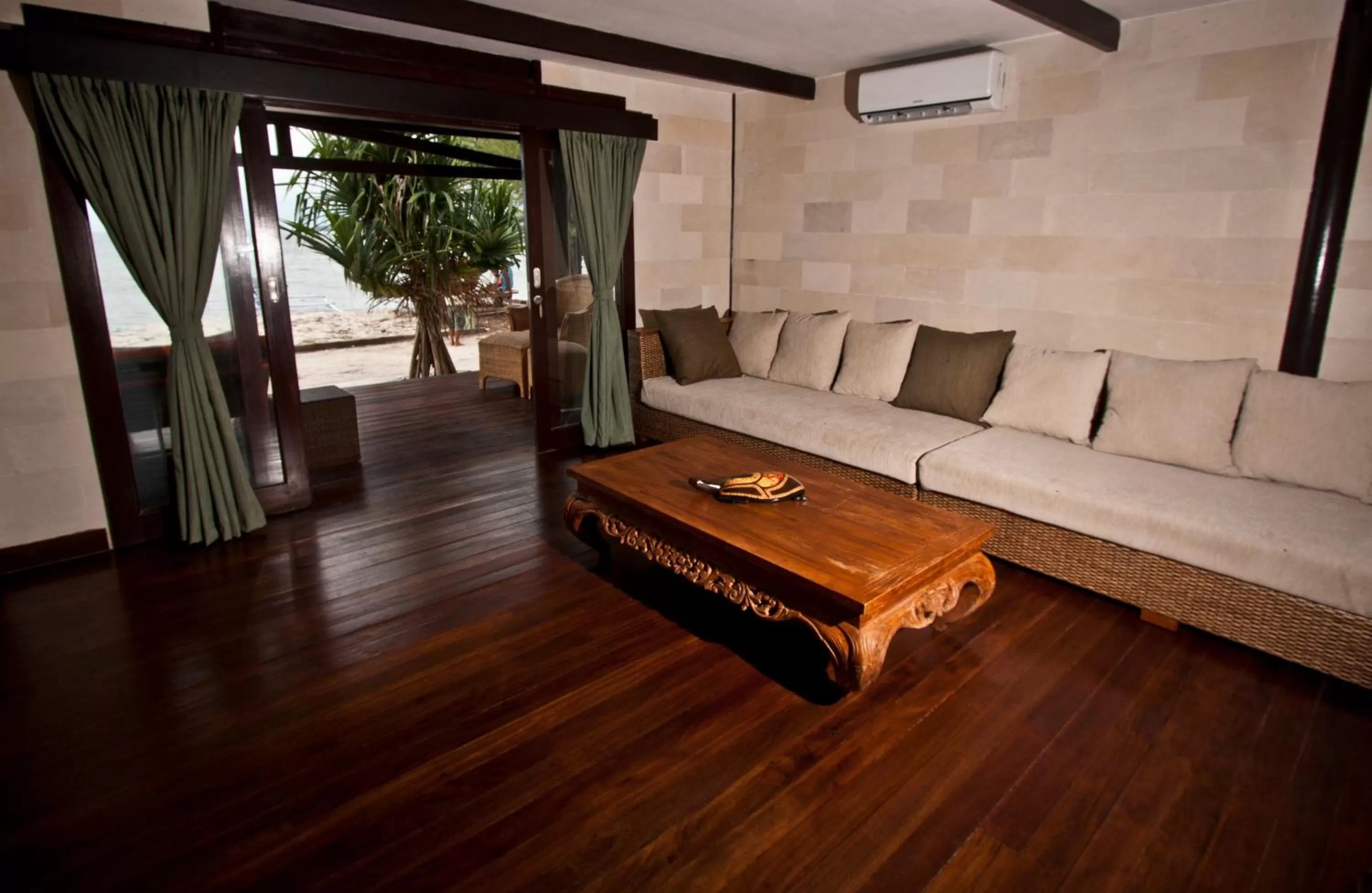 Living room, Bed in Gili Meno Mojo Beach Resort