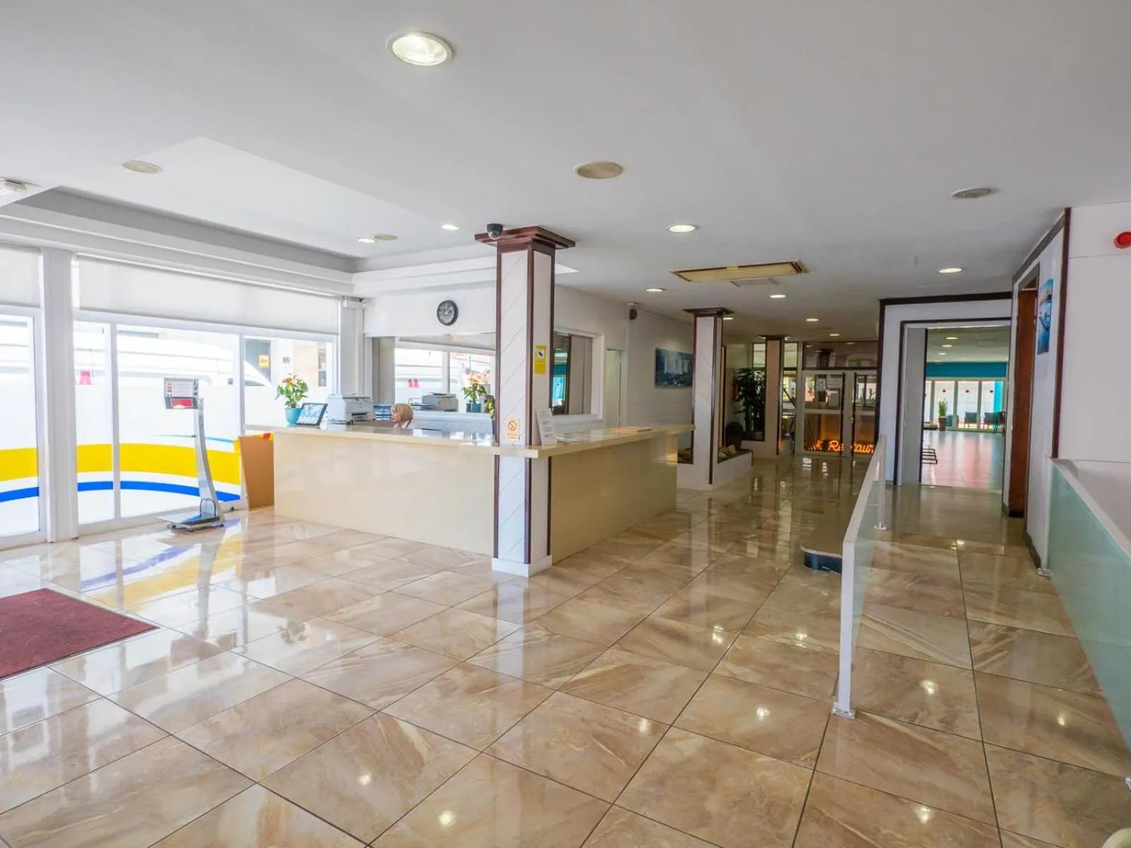 Communal lounge/ TV room in Hotel Golden Sand