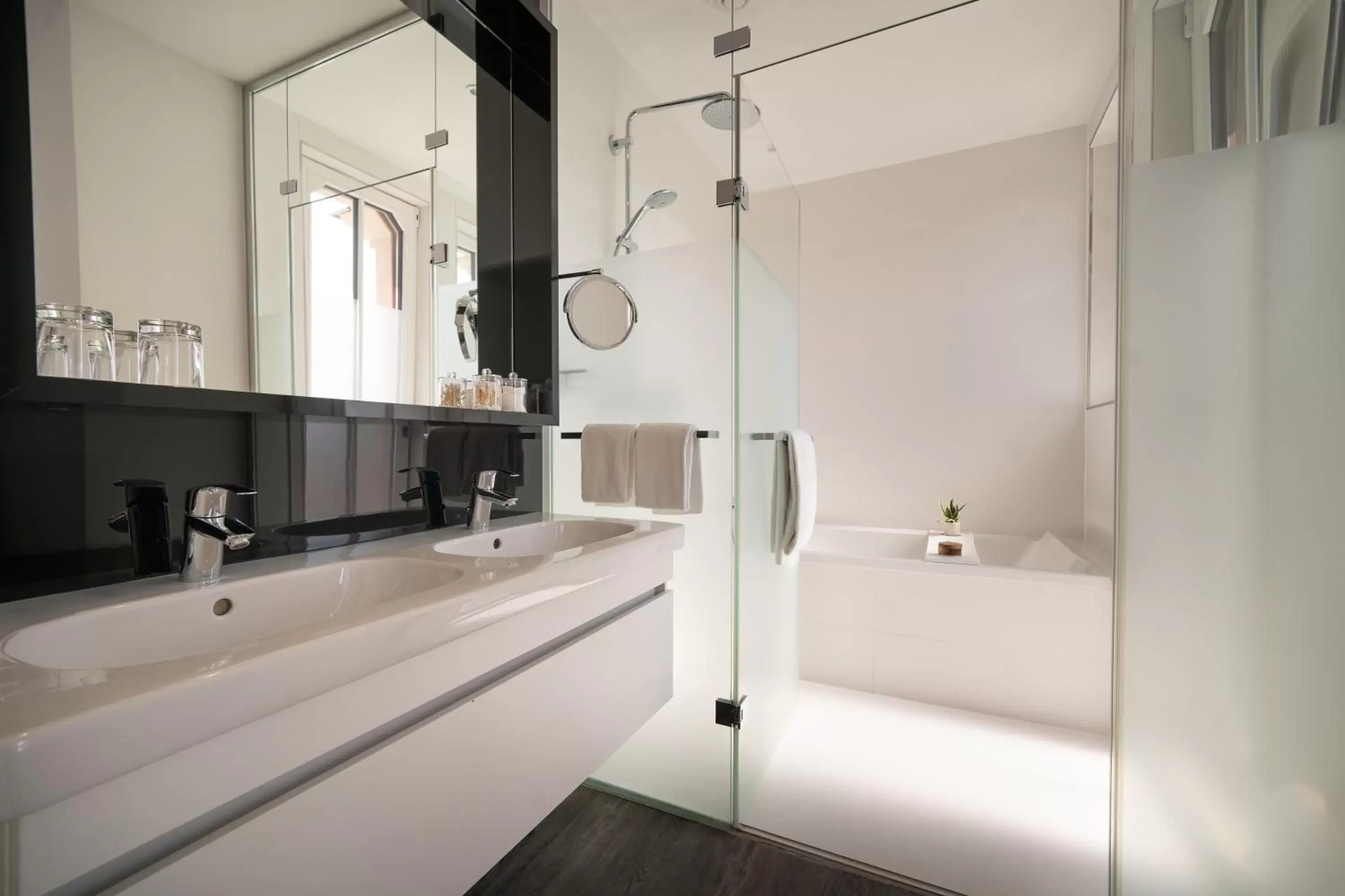 Shower, Bathroom in INNSiDE by Meliá Leipzig