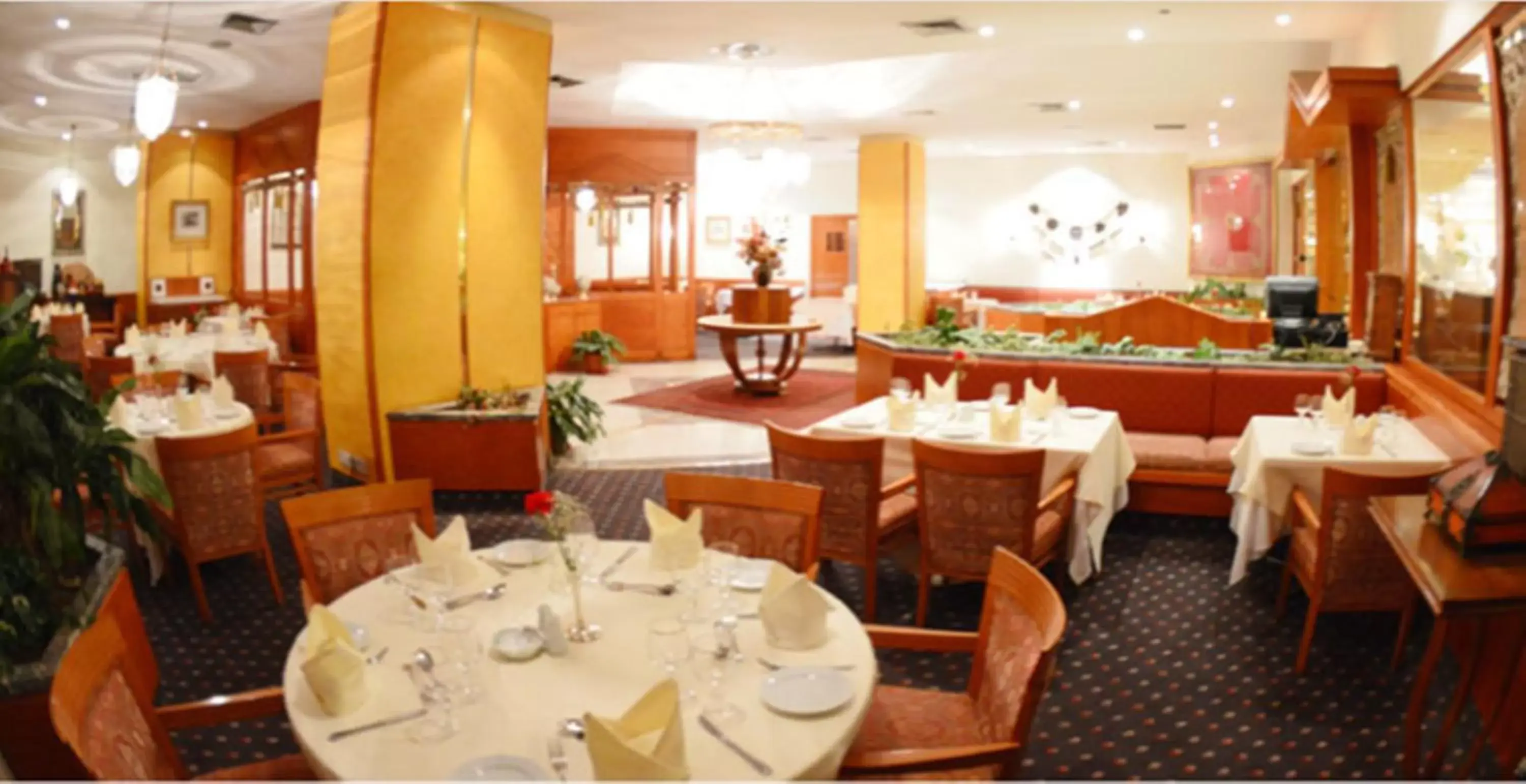 Restaurant/Places to Eat in Jeddah Grand Hotel