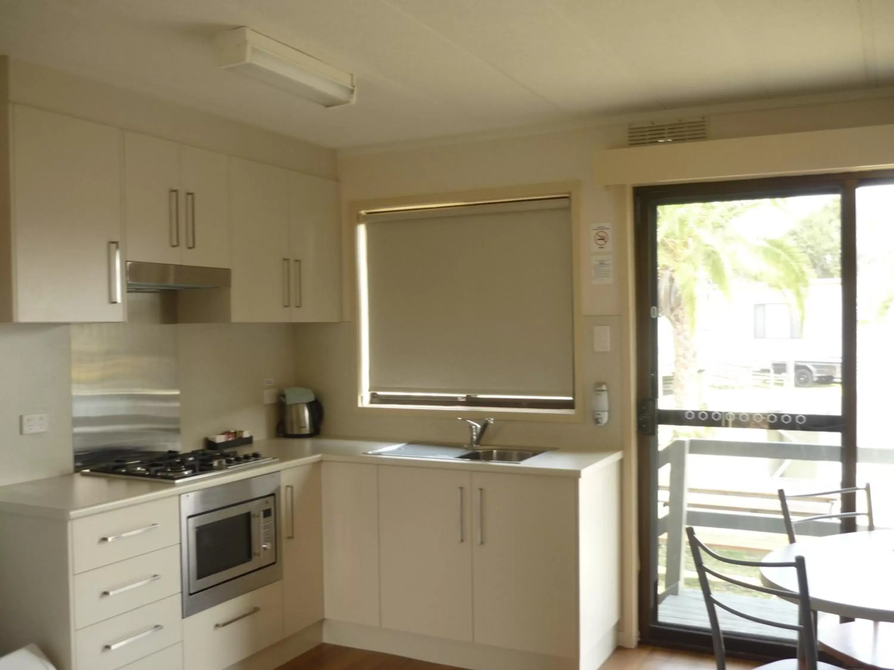 Kitchen or kitchenette, Kitchen/Kitchenette in Wollongong Surf Leisure Resort