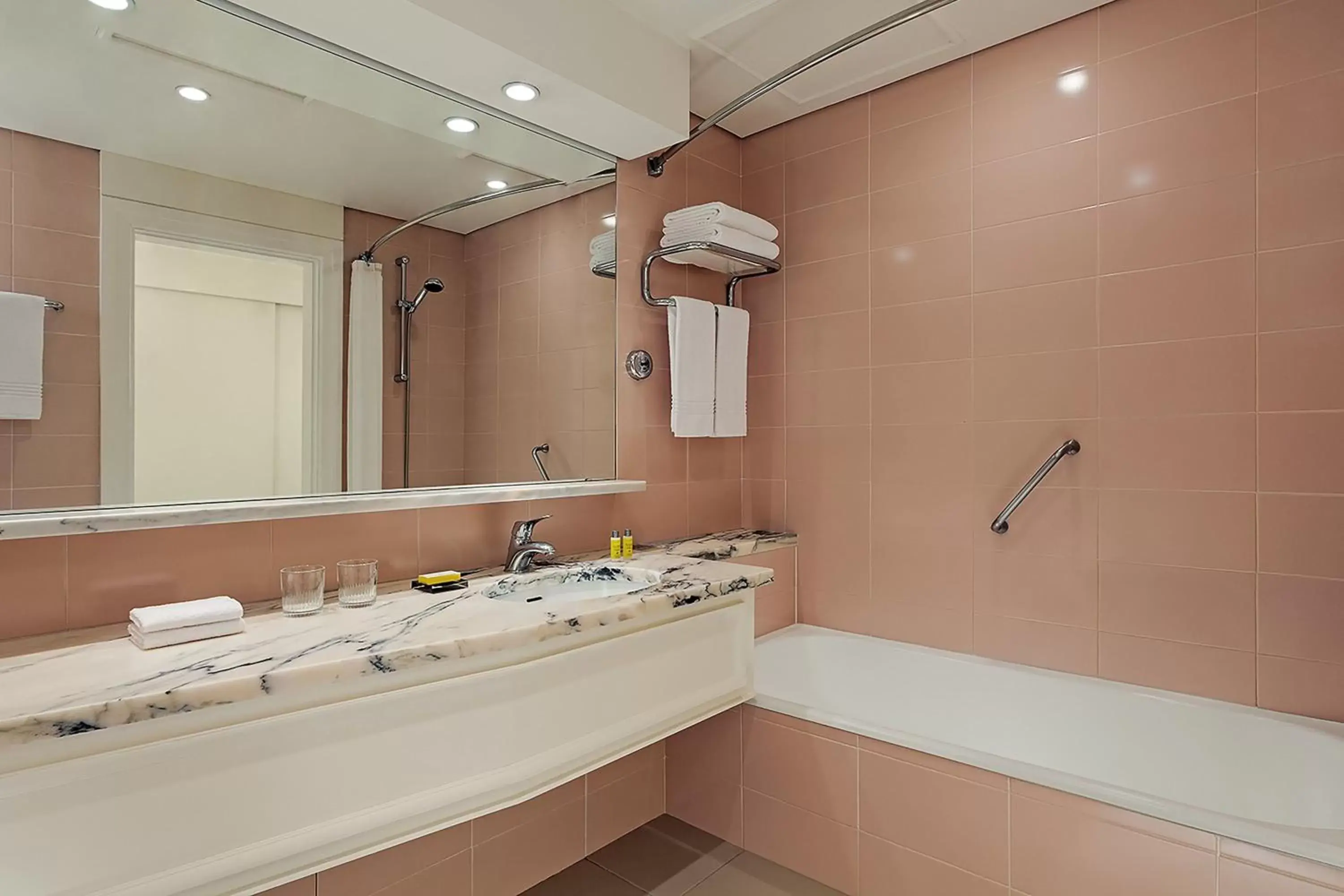 Bathroom in Lisbon Marriott Hotel