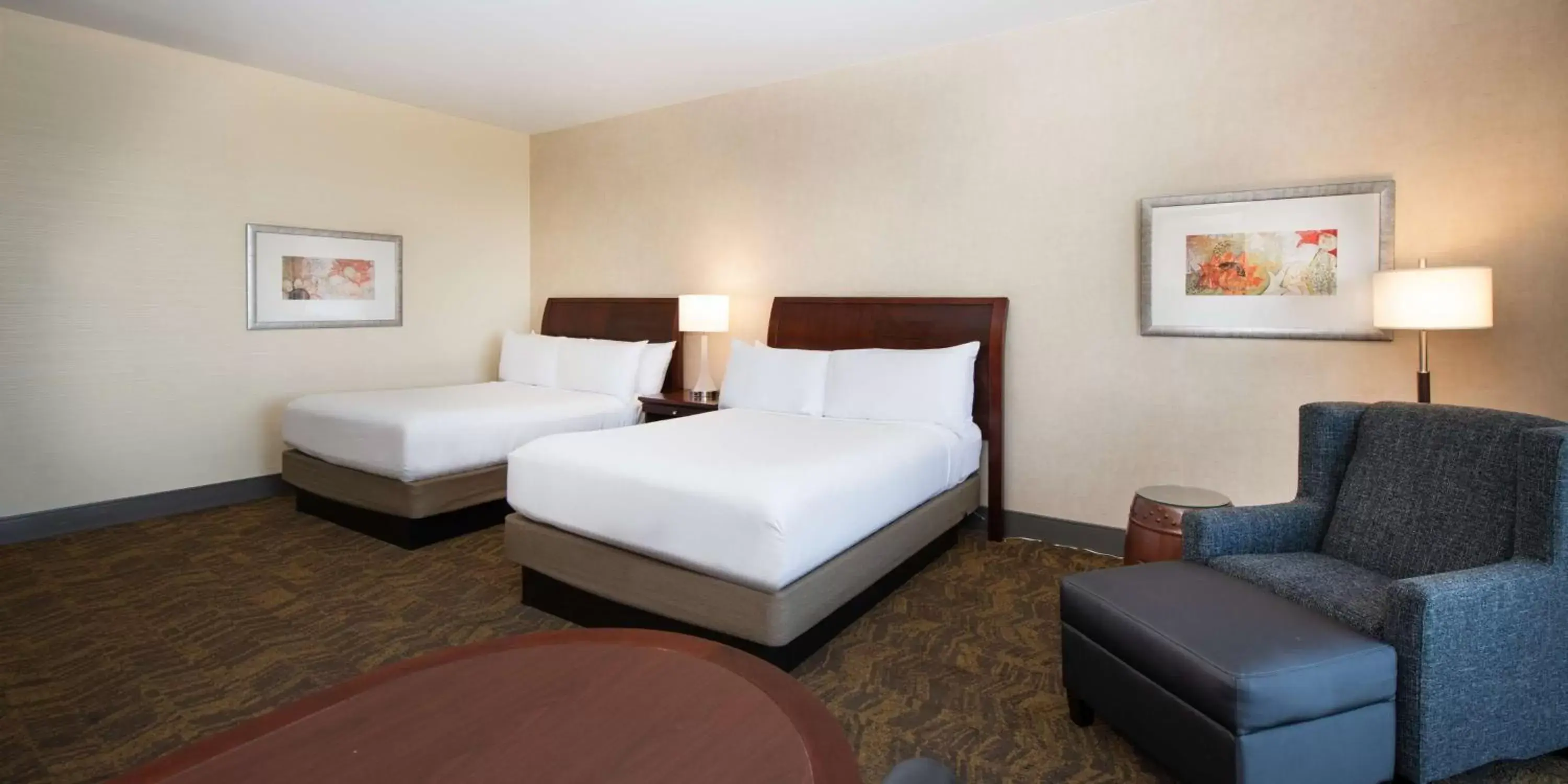 Queen Room with Two Queen Beds - Mobility Accessible with Tub in DoubleTree by Hilton Portland Queen Room with Two Queen Beds - Mobility Accessible with Tub in DoubleTree by Hilton Portland