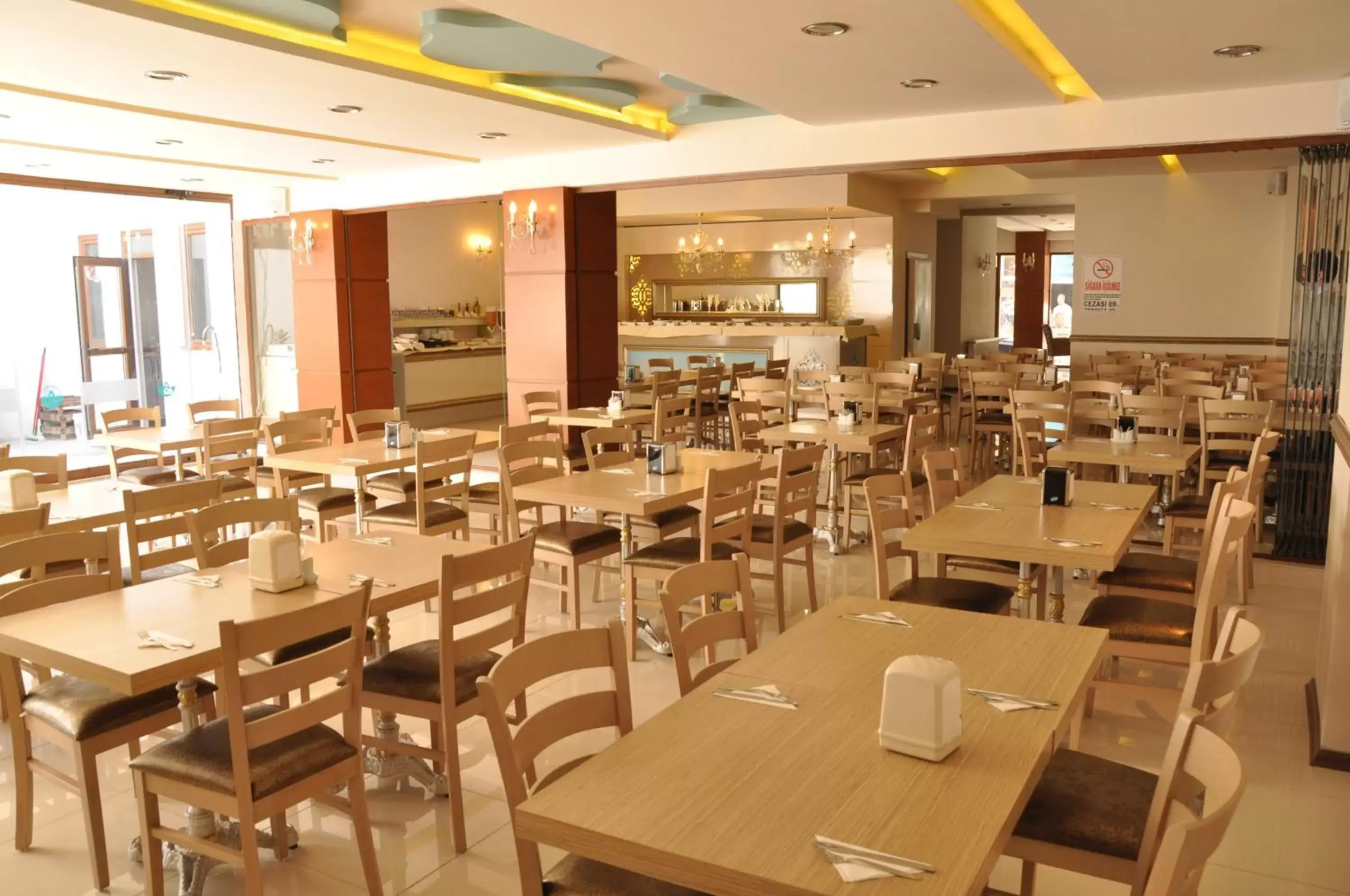 Restaurant/places to eat in Grand Anzac Hotel Restaurant/places to eat in Grand Anzac Hotel