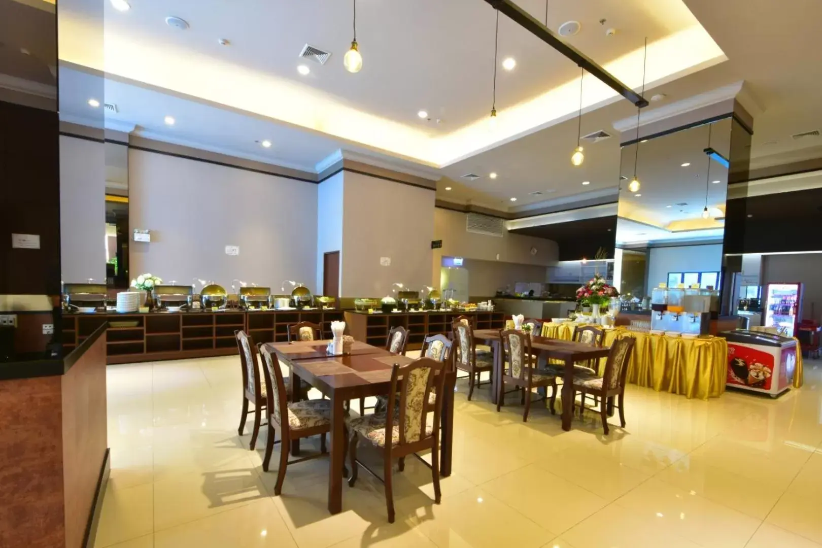 Restaurant/Places to Eat in Siam Oriental Hotel