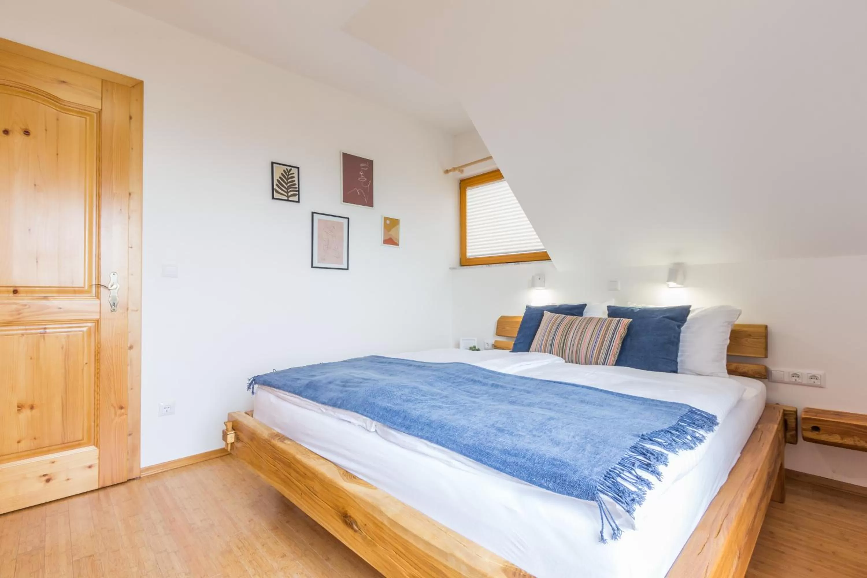 Deluxe Double Room with Balcony - single occupancy in Vilaraj