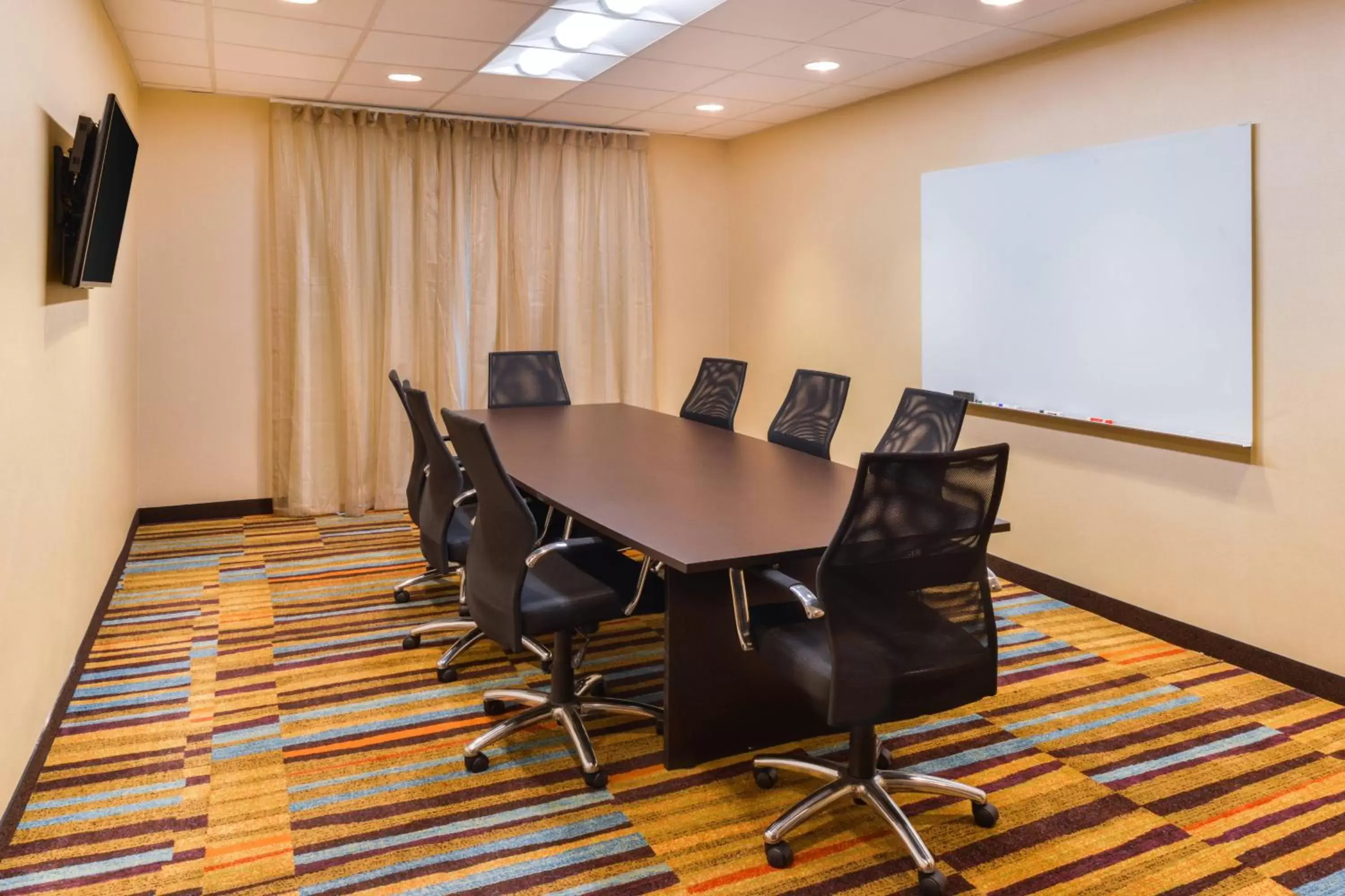Meeting/conference room in Fairfield Inn & Suites by Marriott Coralville