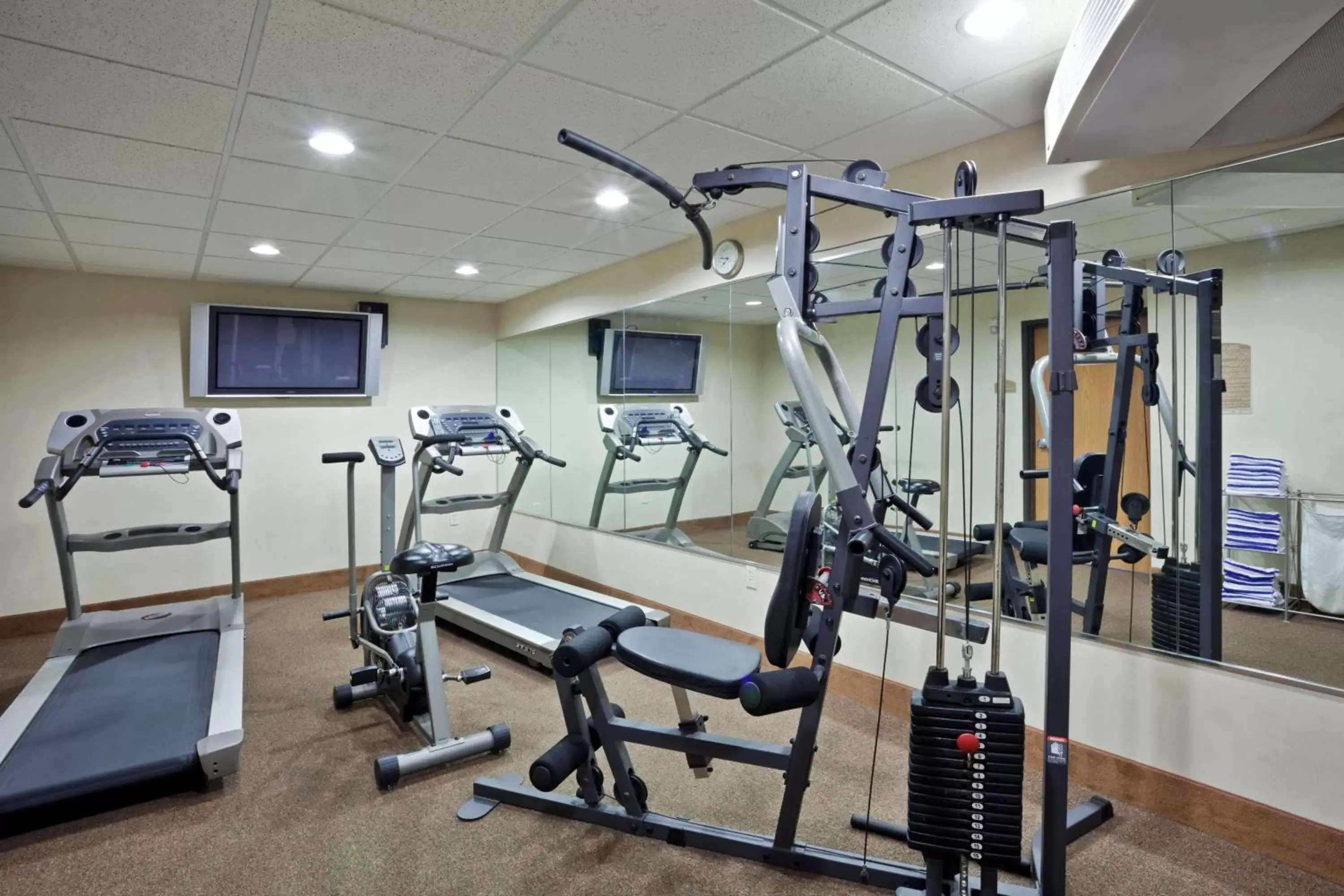 Fitness centre/facilities, Fitness Center/Facilities in Holiday Inn Express Hotel & Suites Lincoln South, an IHG Hotel