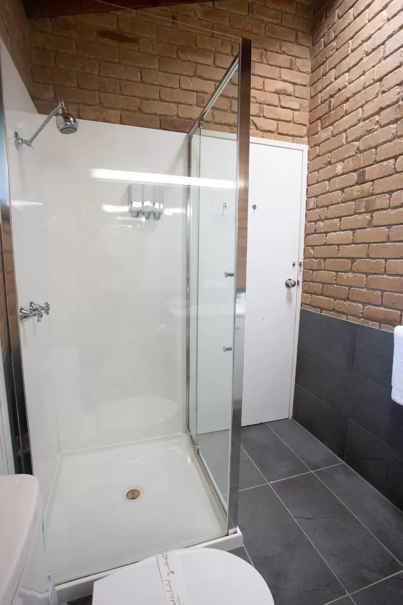 Bathroom in Goldfields Motel