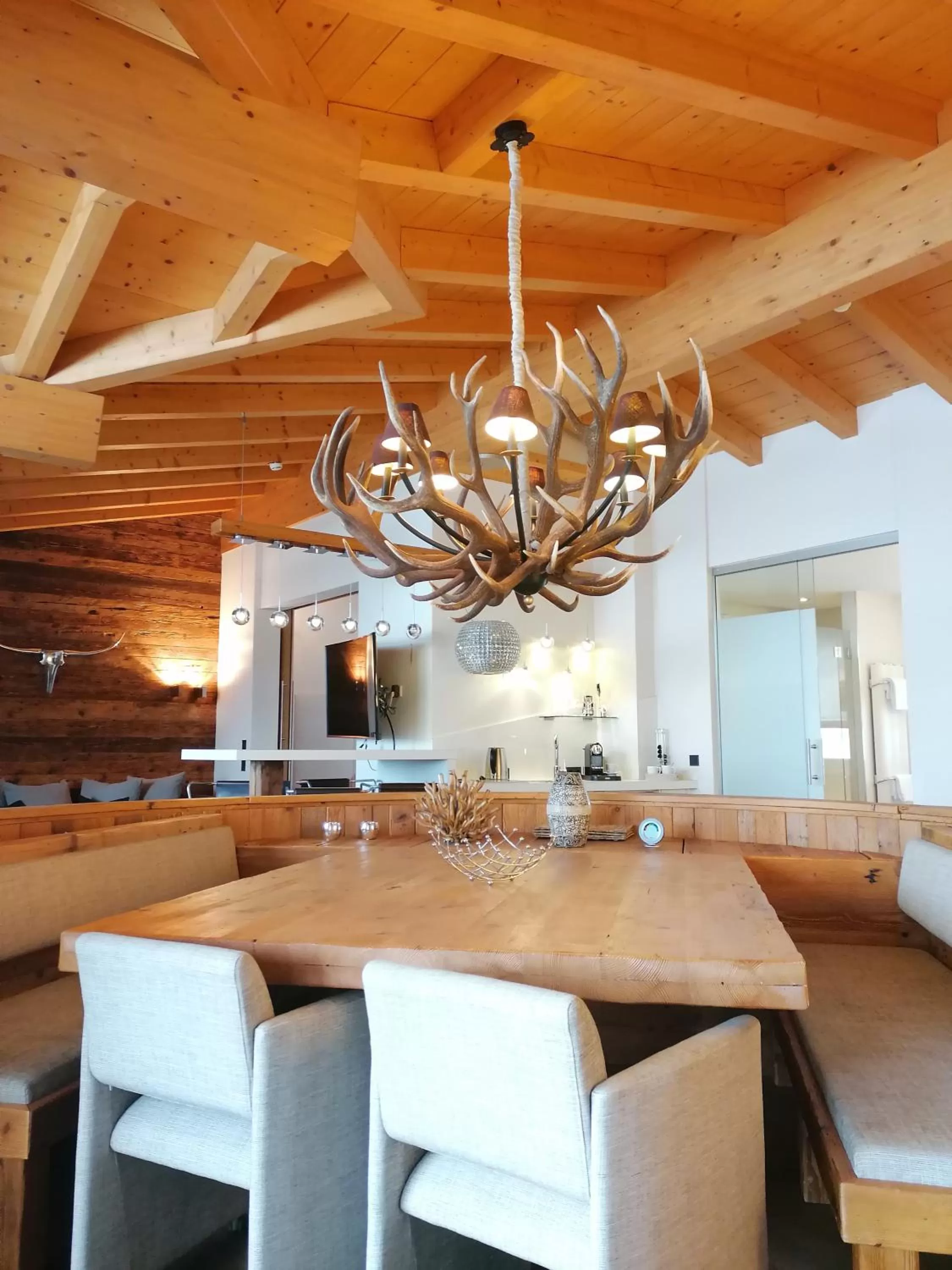 Deluxe Suite with Spa Bath and Free Tauern Spa Entry in Auhof Wirtshaus & Suiten