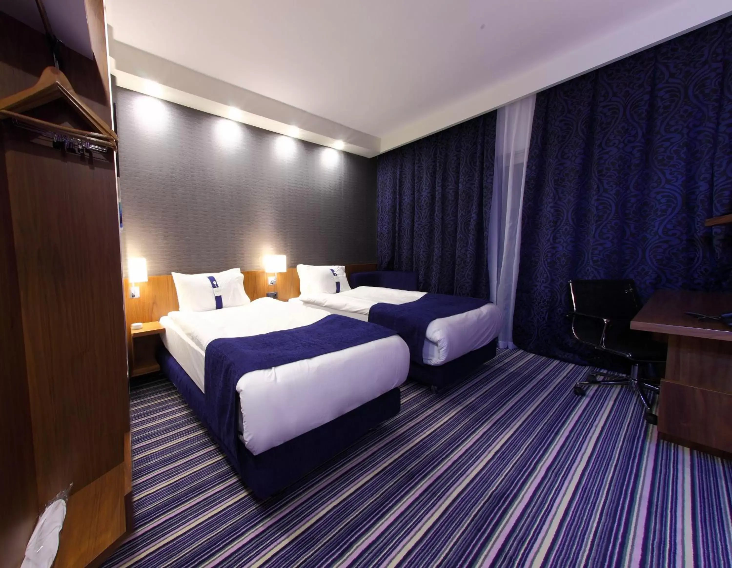 Bed in Holiday Inn Express Manisa-West, an IHG Hotel