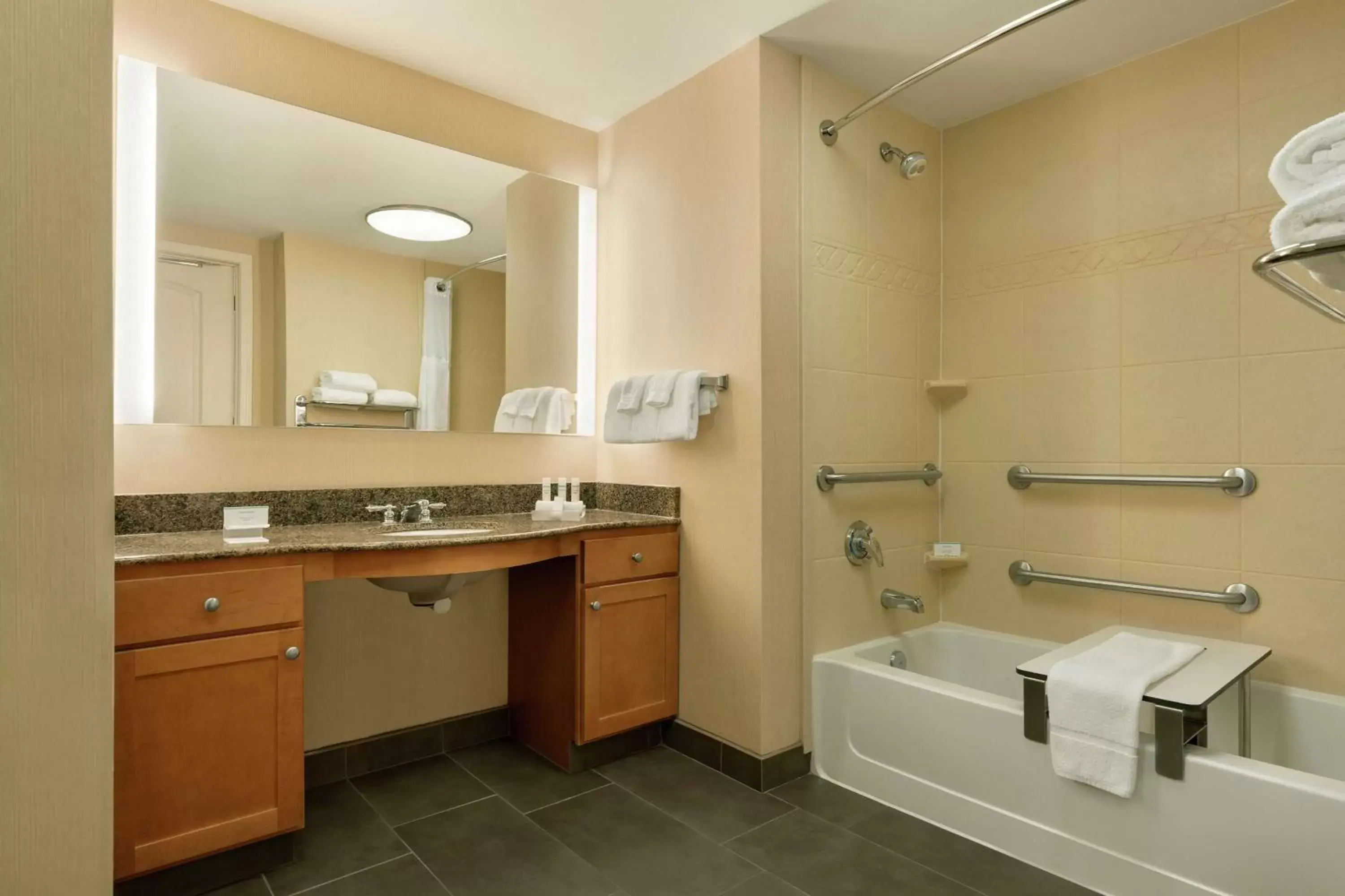 Bathroom in Homewood Suites by Hilton Allentown-Bethlehem Airport