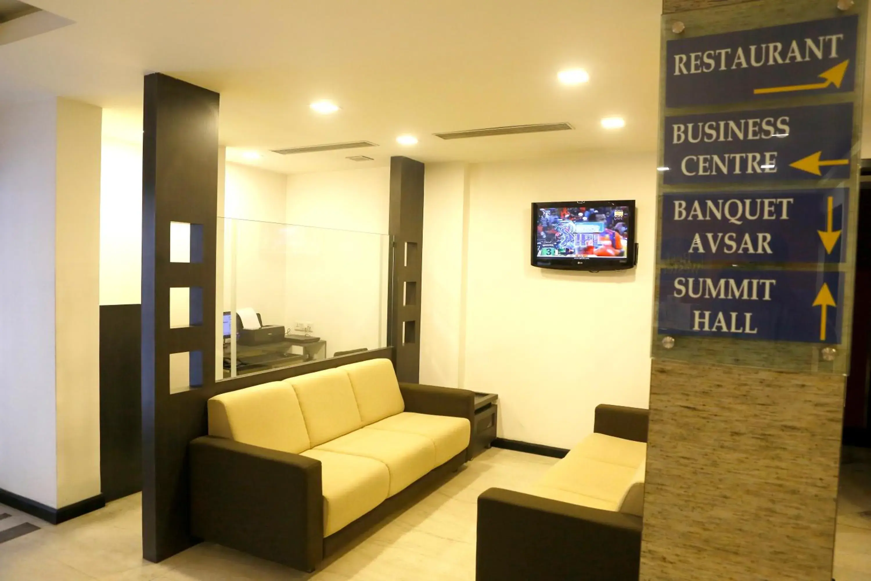Lobby or reception, Seating Area in Best Western Yuvraj