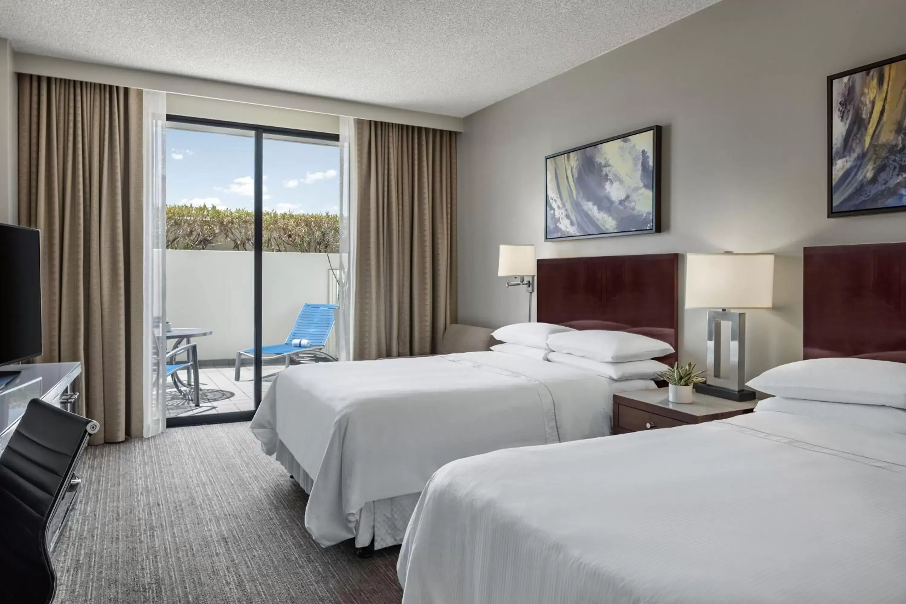 Photo of the whole room, Bed in The Westin Los Angeles Airport