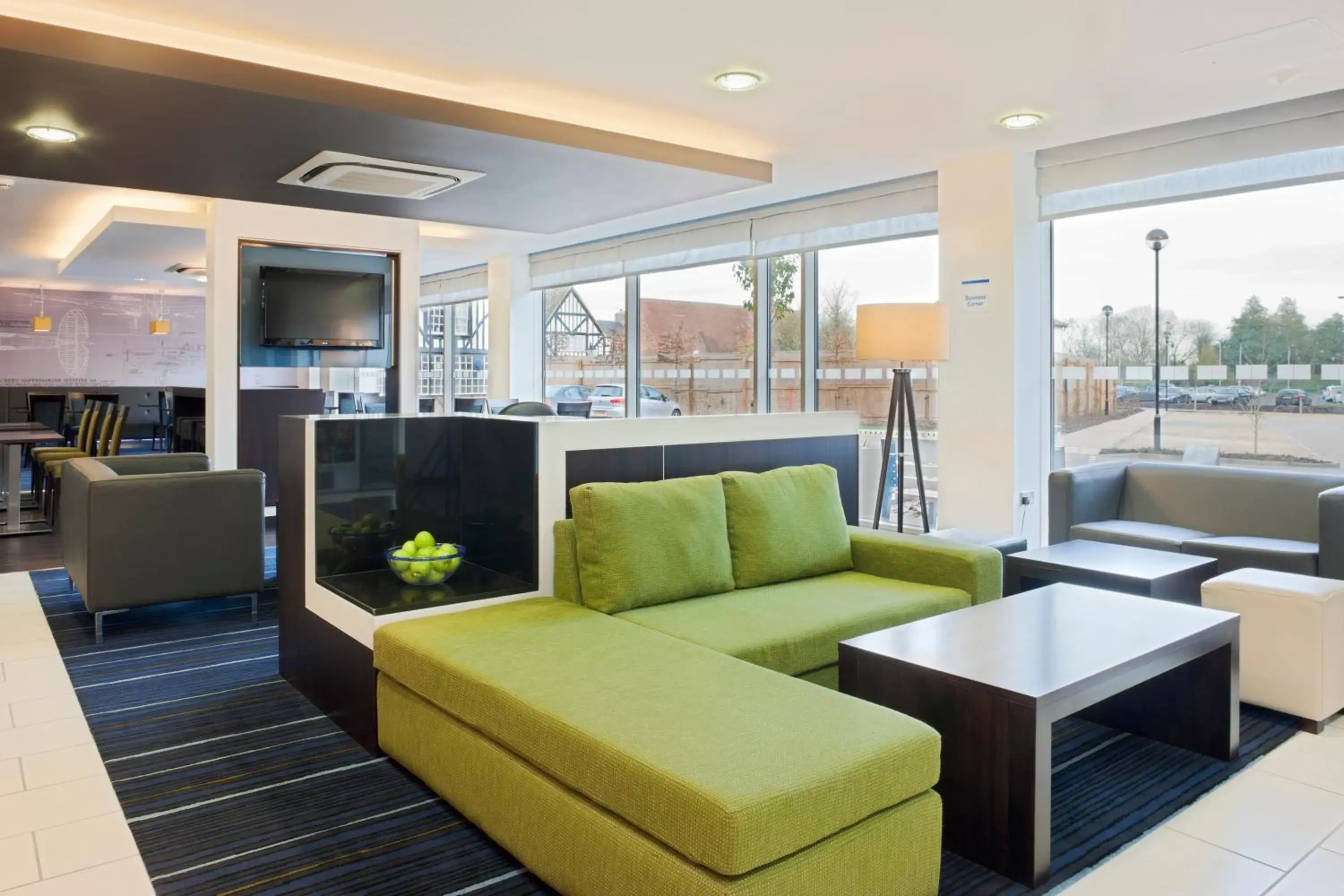 Lobby or reception, Seating Area in Holiday Inn Express Cambridge Duxford M11 Jct 10, an IHG Hotel