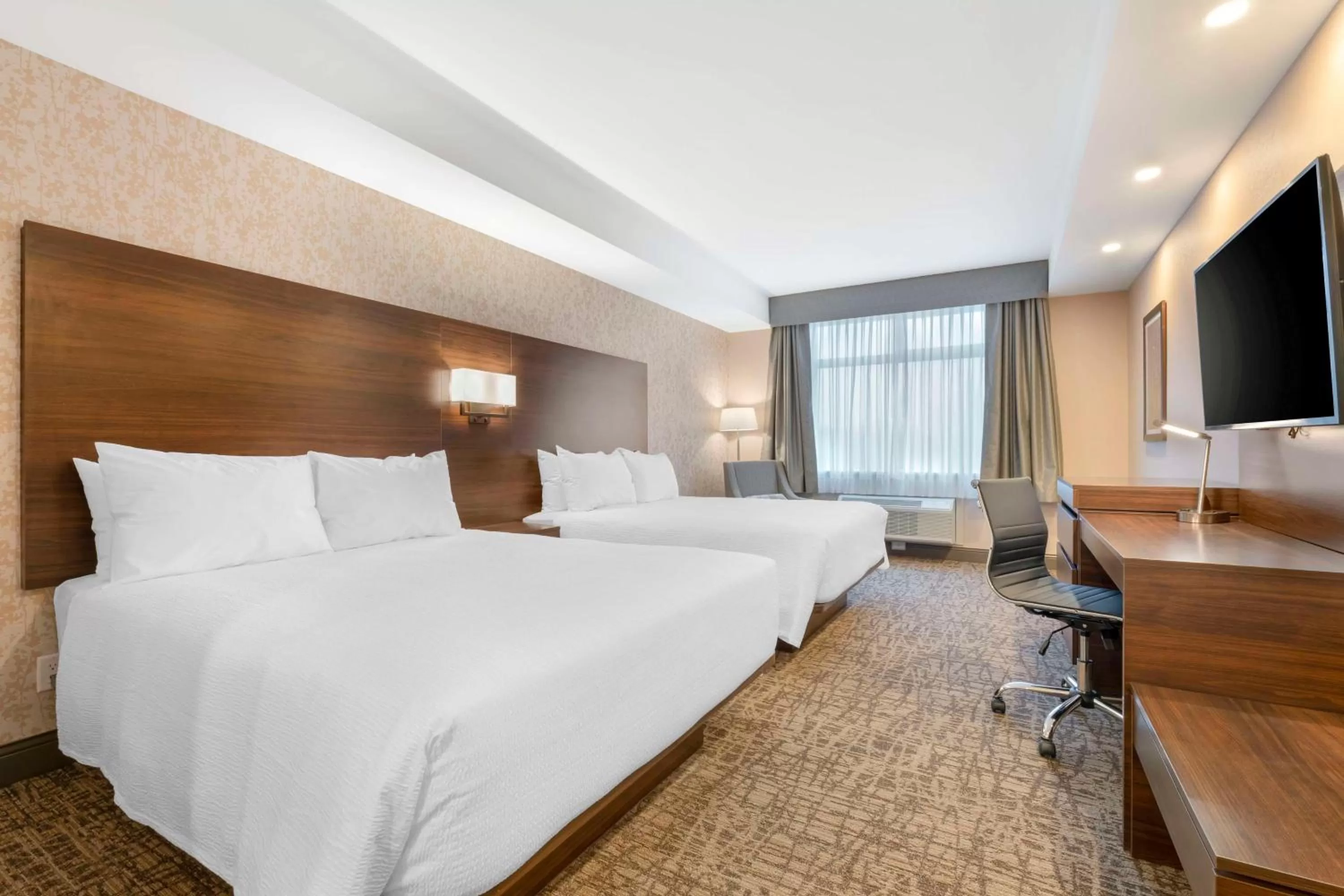 Bedroom, Bed in Best Western PLUS Mission City Lodge