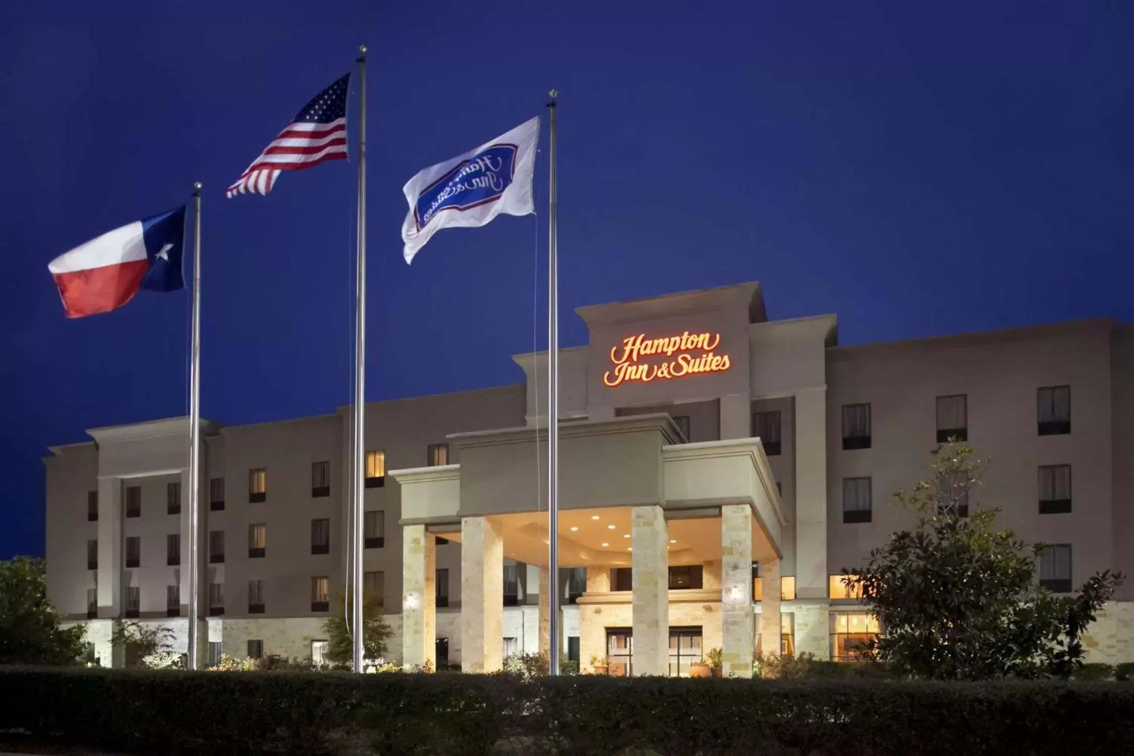 Property building in Hampton Inn & Suites Conroe I 45 North Property building in Hampton Inn & Suites Conroe I 45 North