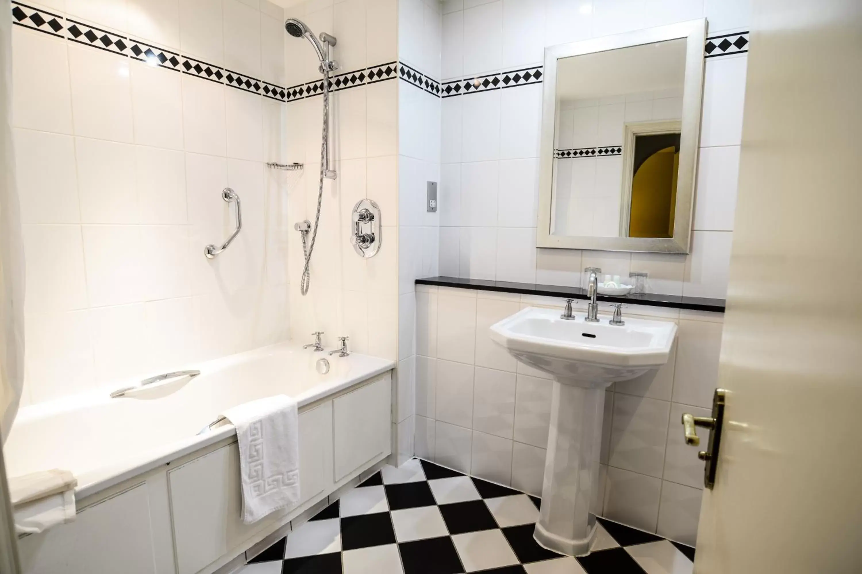 Bathroom in Park House Hotel