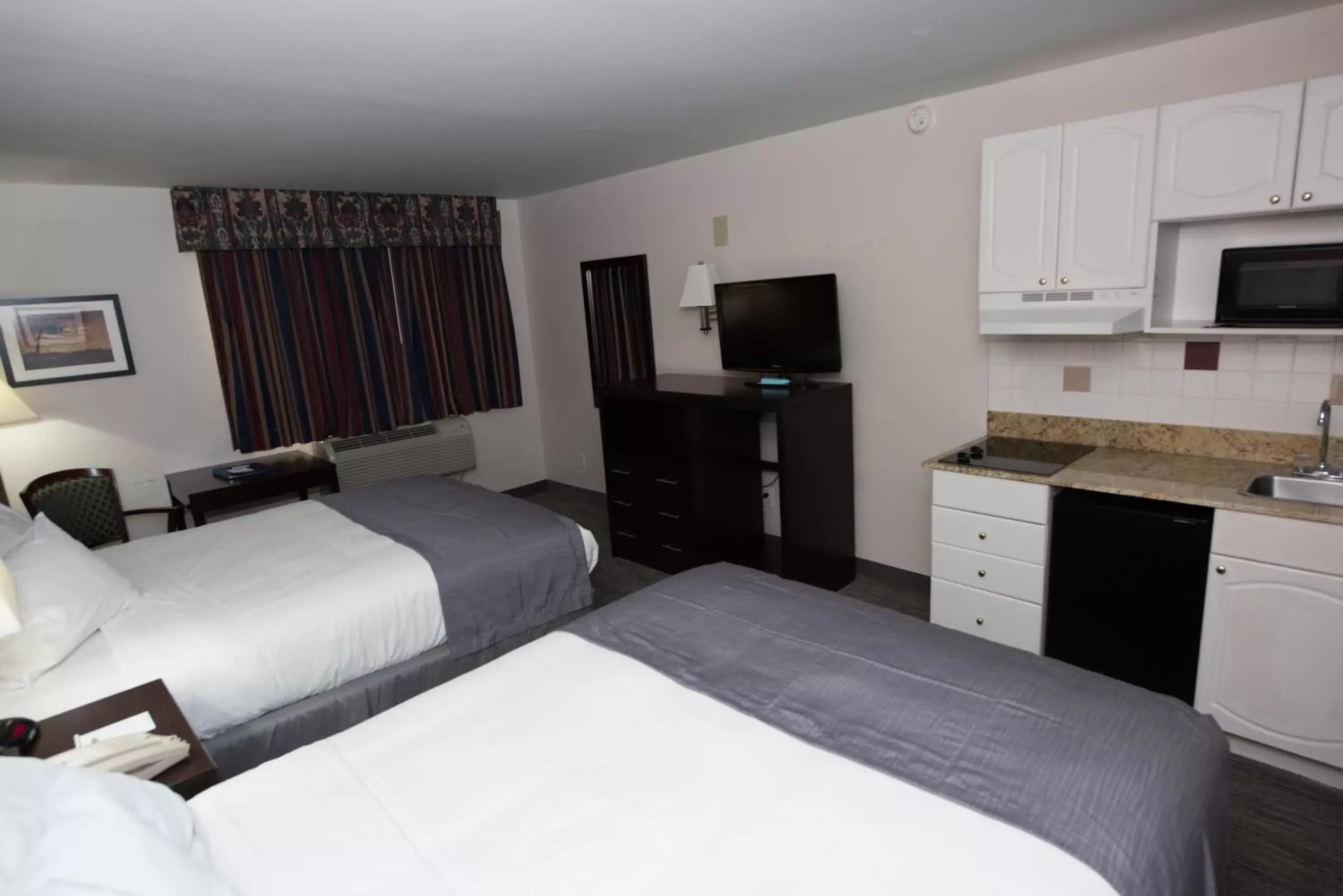 Kitchen or kitchenette in Best Western New Baltimore Inn