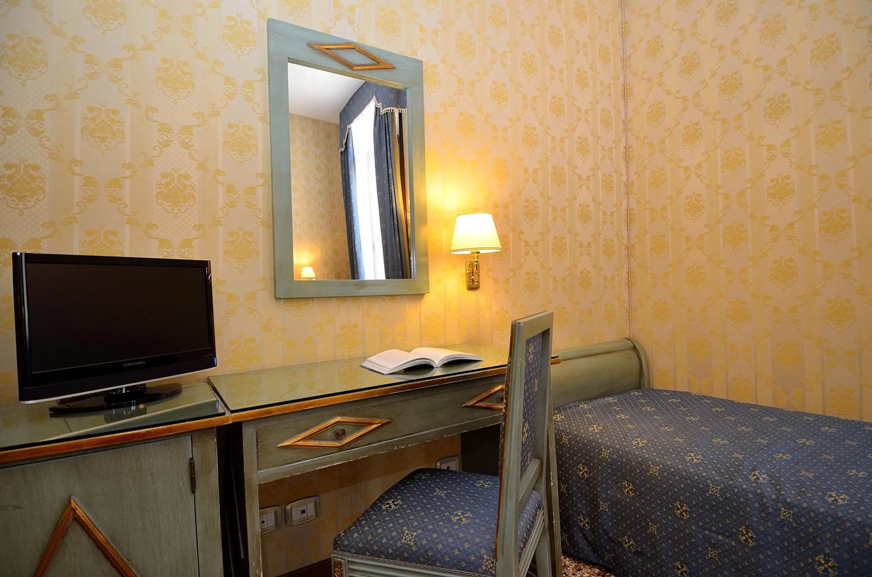 TV and multimedia, Bed in Locanda La Corte