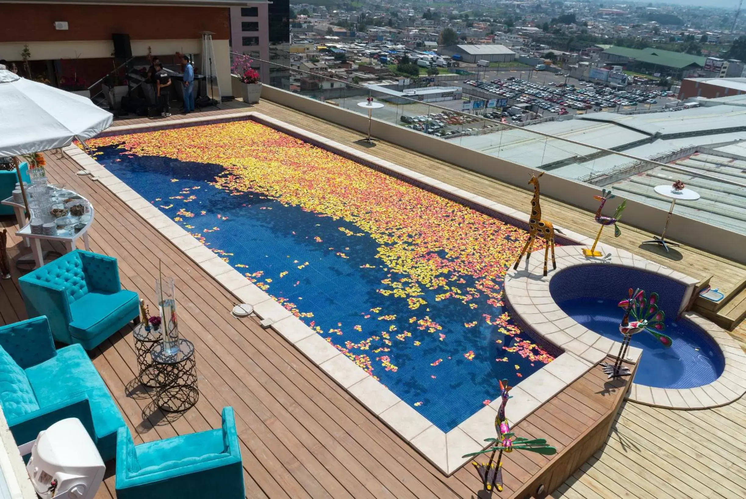 Hot Tub, Swimming Pool in LATAM HOTEL Plaza Pradera Quetzaltenango