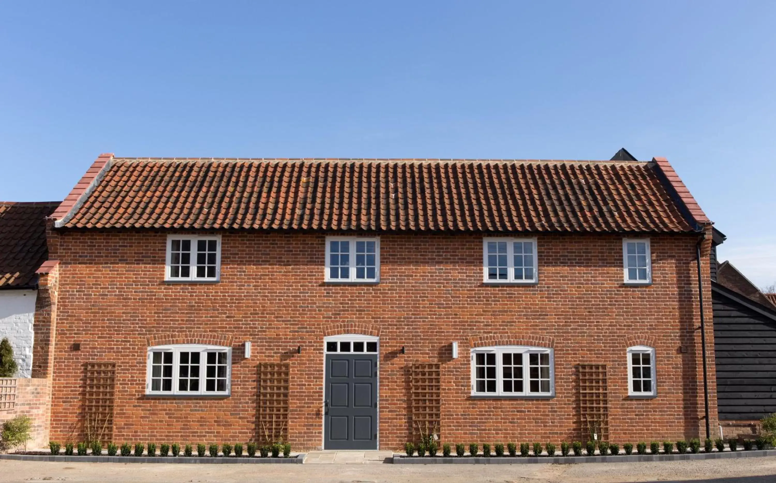 Facade/entrance, Property Building in The Loddon Swan