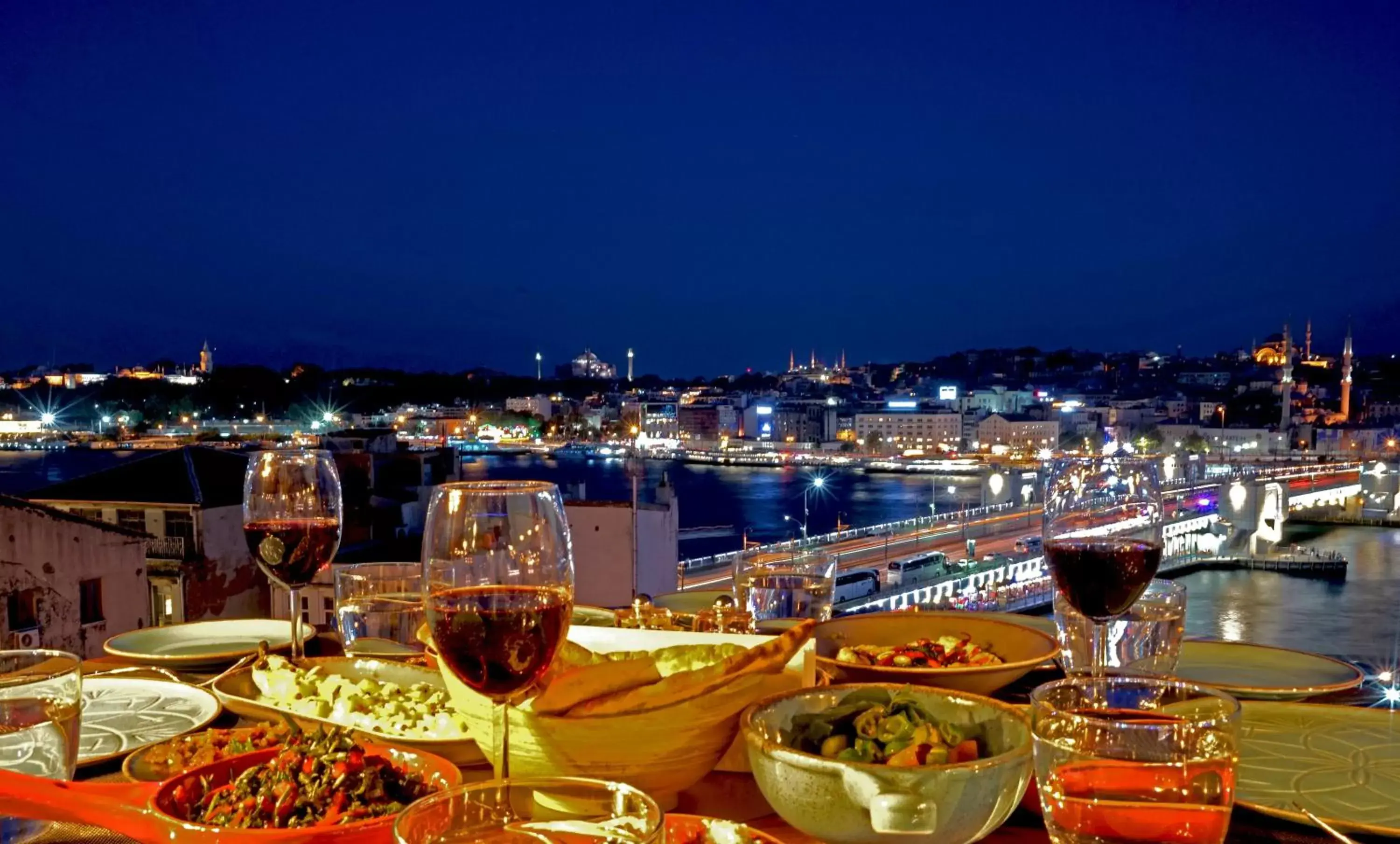 Restaurant/places to eat in Hotel Momento Golden Horn