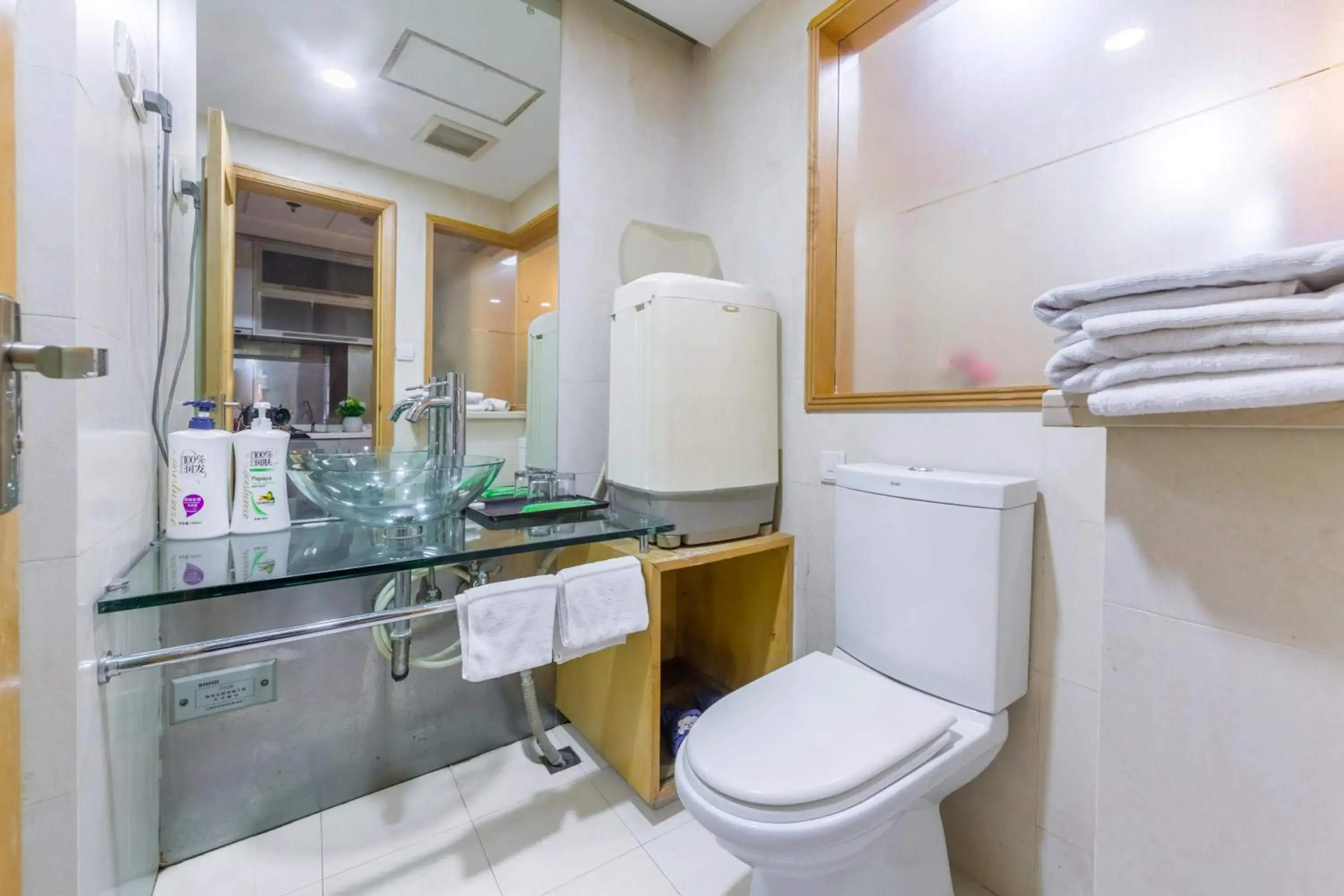 Toilet, Bathroom in Shanghai Jiarong Hotel Apartment