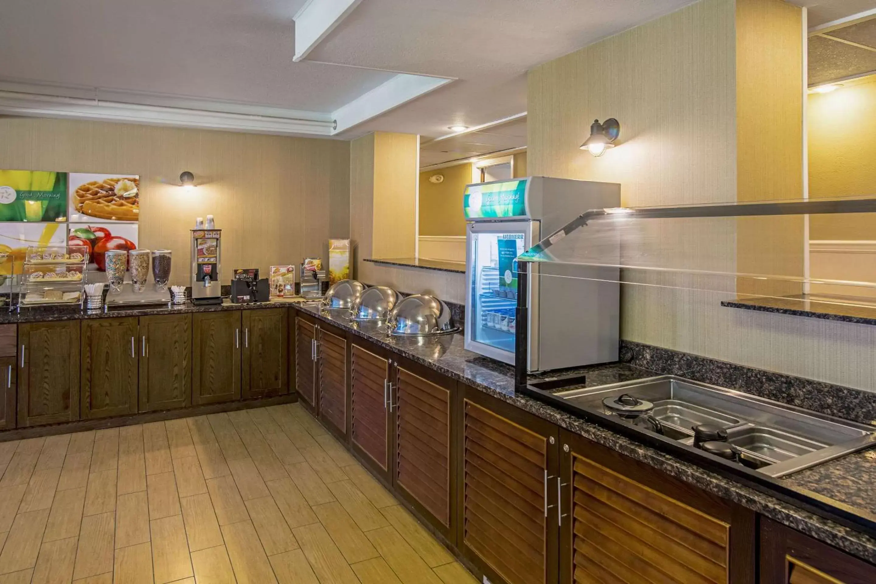 Restaurant/places to eat, Kitchen/Kitchenette in Roosevelt Hotel