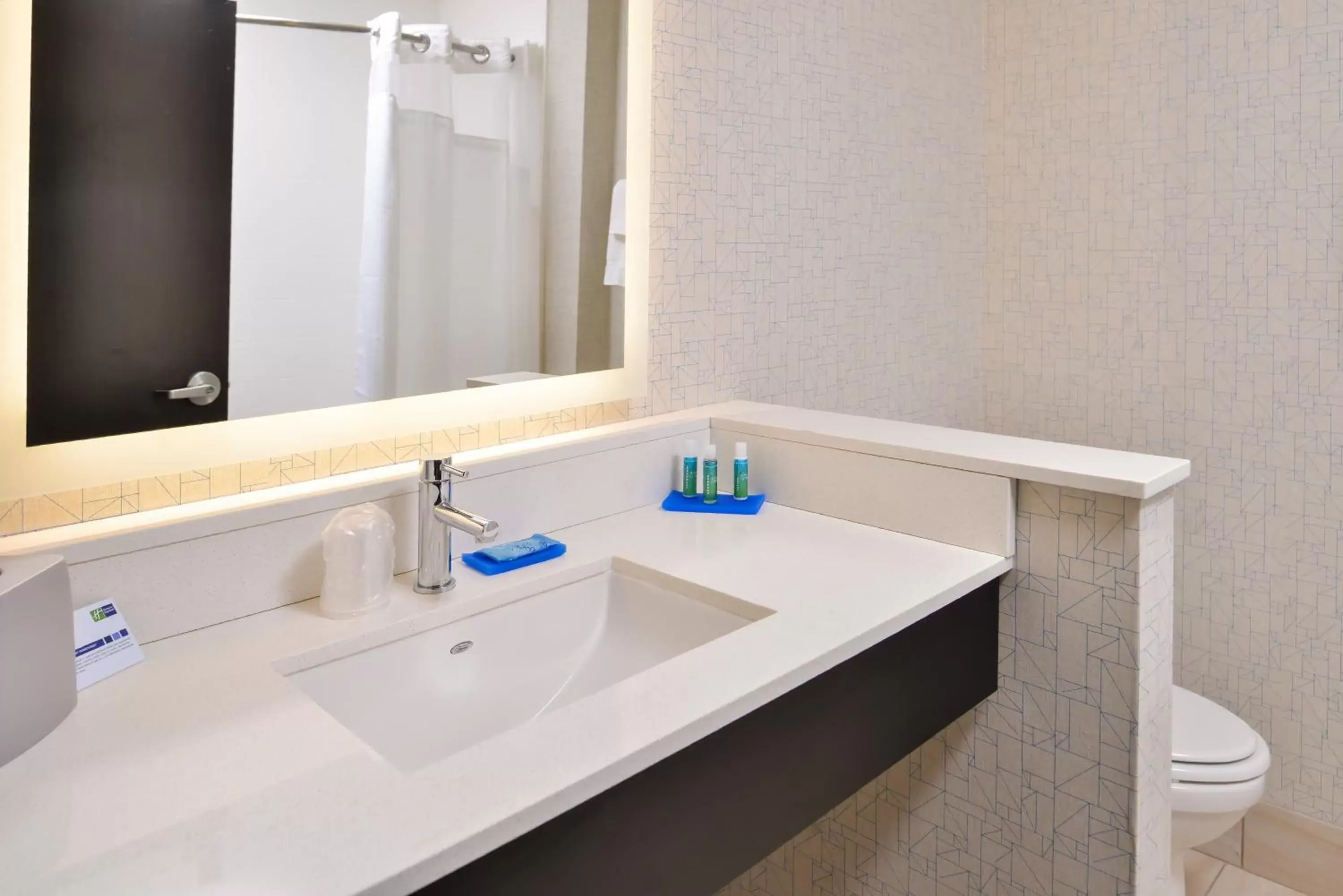 Bathroom in Holiday Inn Express & Suites - Kansas City - Lee's Summit, an IHG Hotel