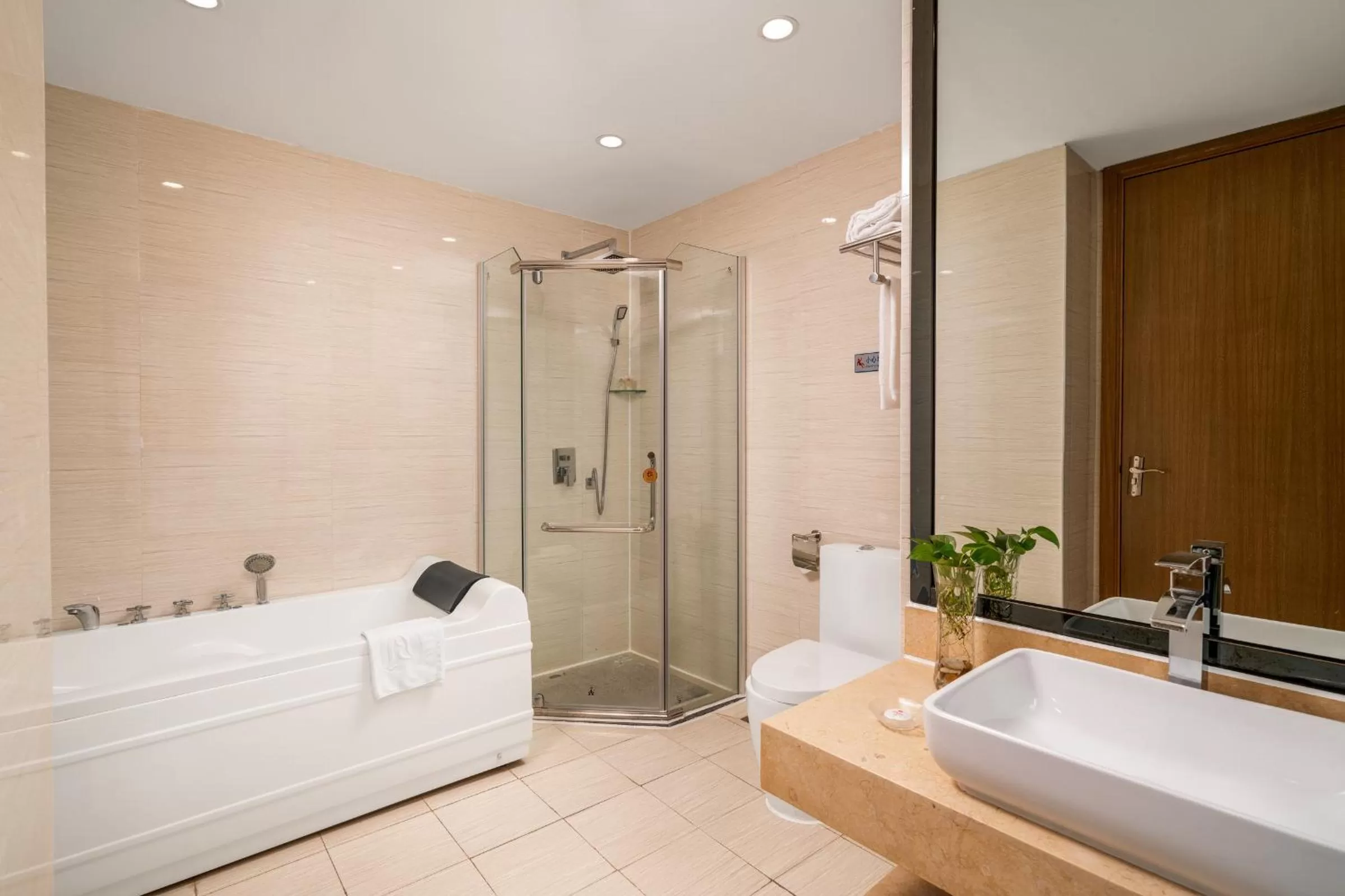 Shower in Guangzhou Boyi Hotel