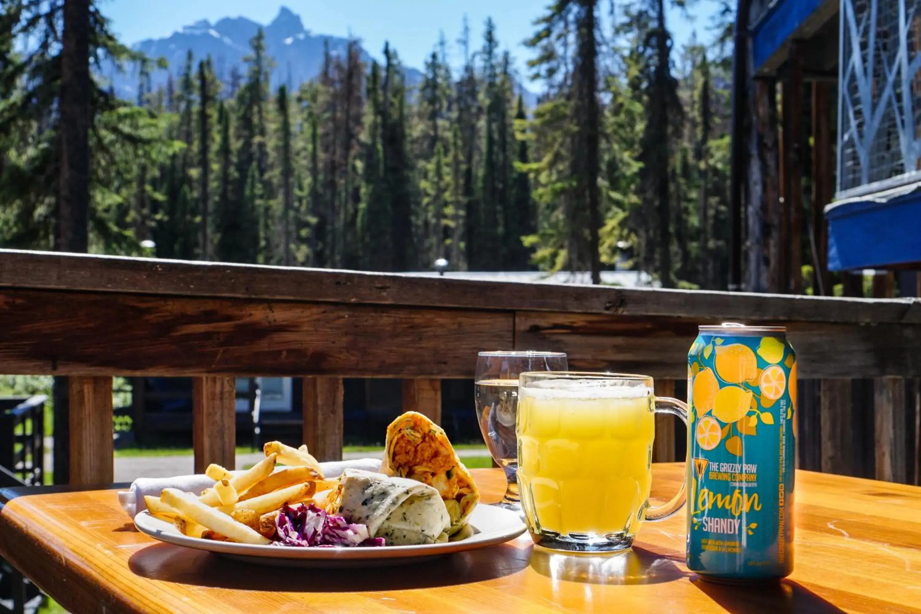 Restaurant/places to eat in Sunwapta Falls Rocky Mountain Lodge