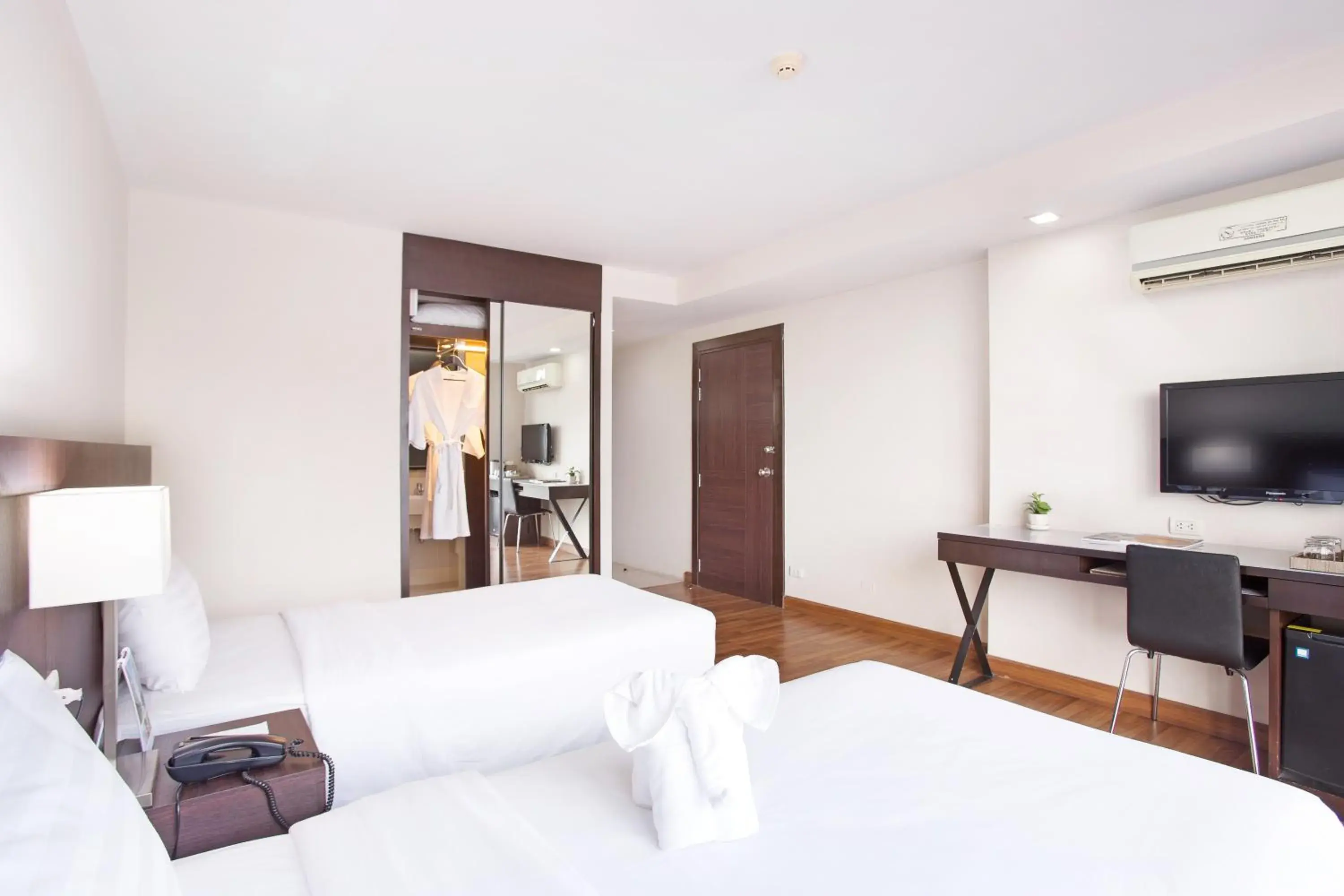 TV and multimedia, Bed in Mida Hotel Ngamwongwan - SHA Plus