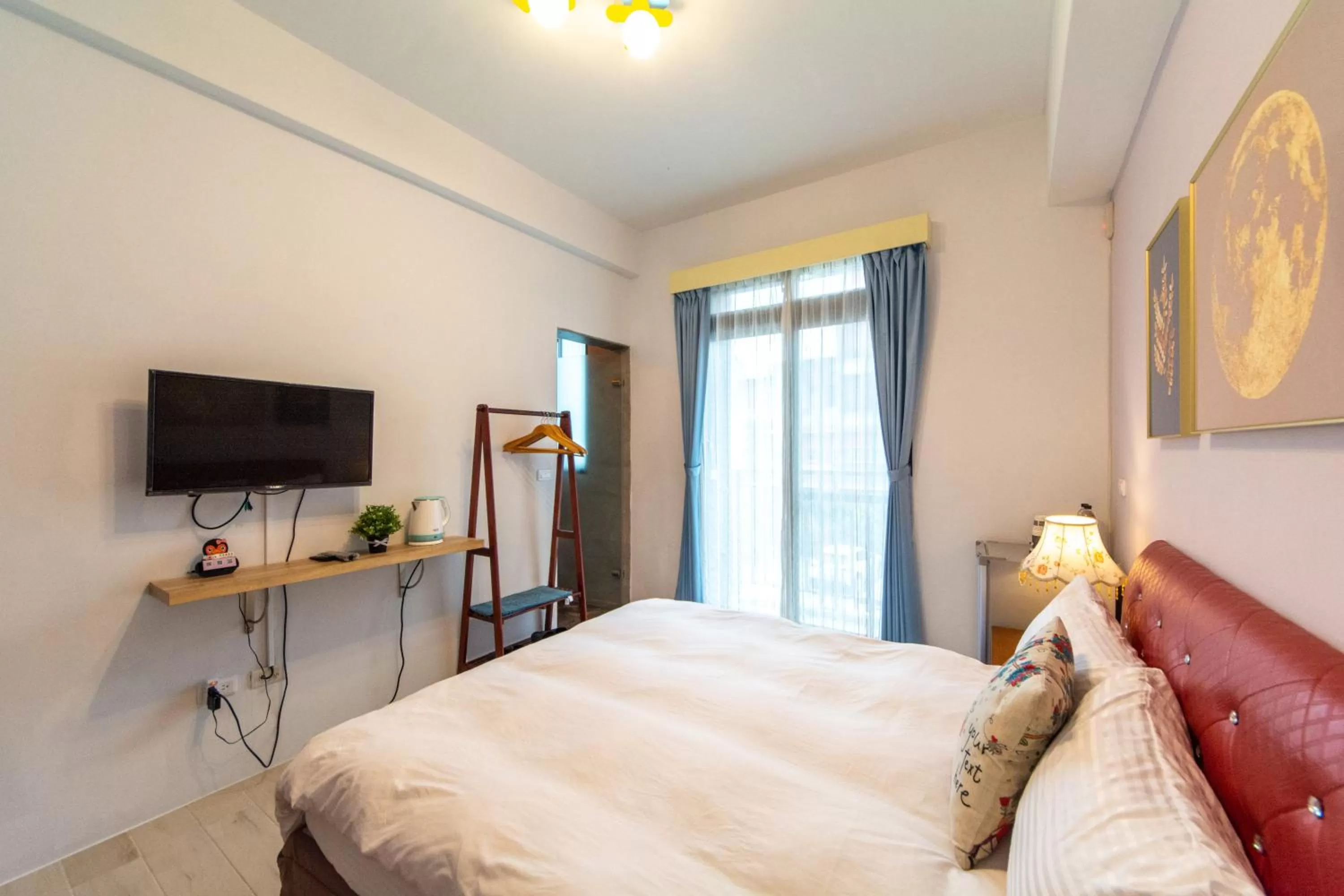 Decorative detail, Bed in Jinguann B&B