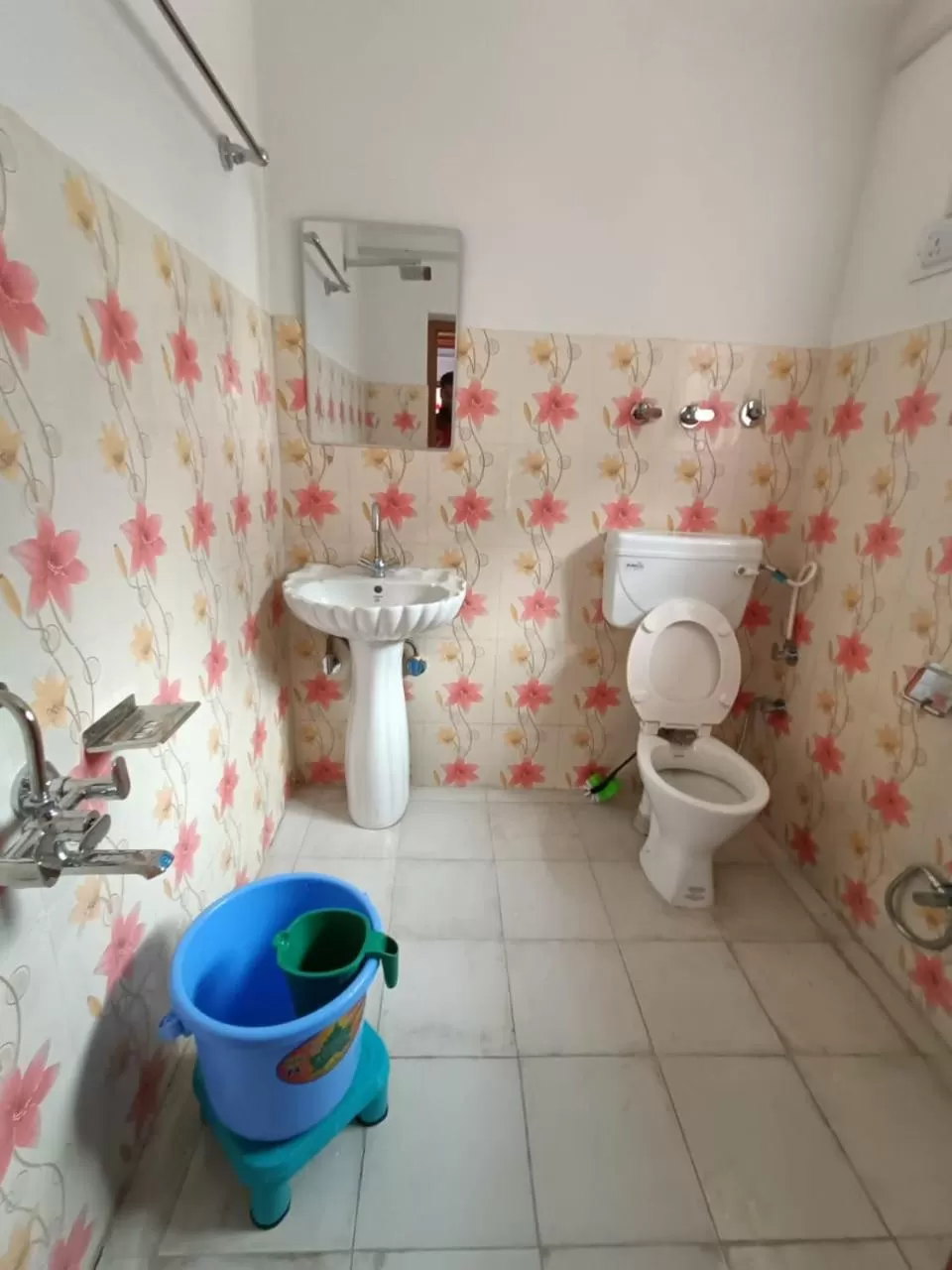 Property building, Bathroom in Kolahoi Heights Guest House