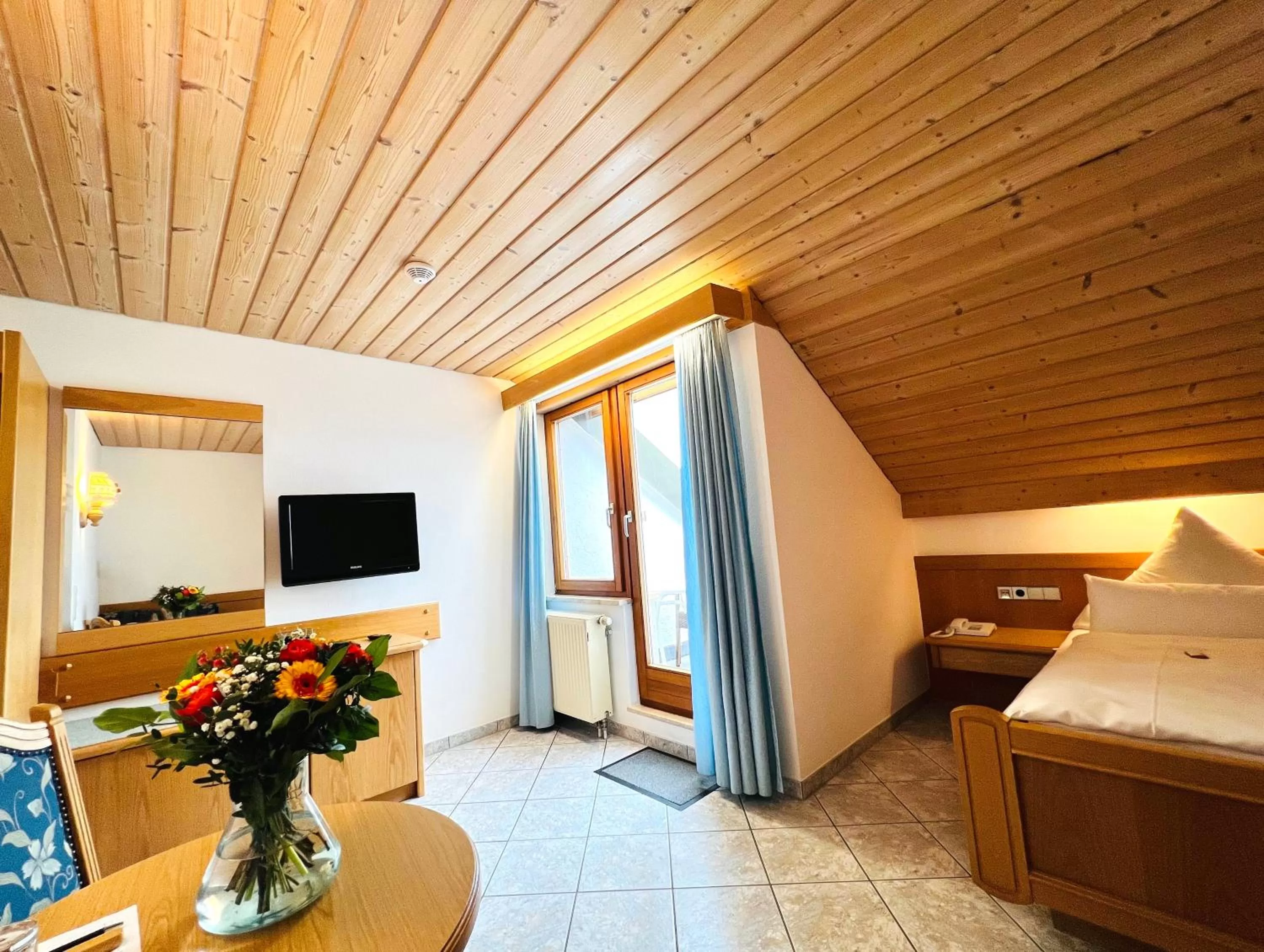 Photo of the whole room, Bed in Hotel Haus Seehang