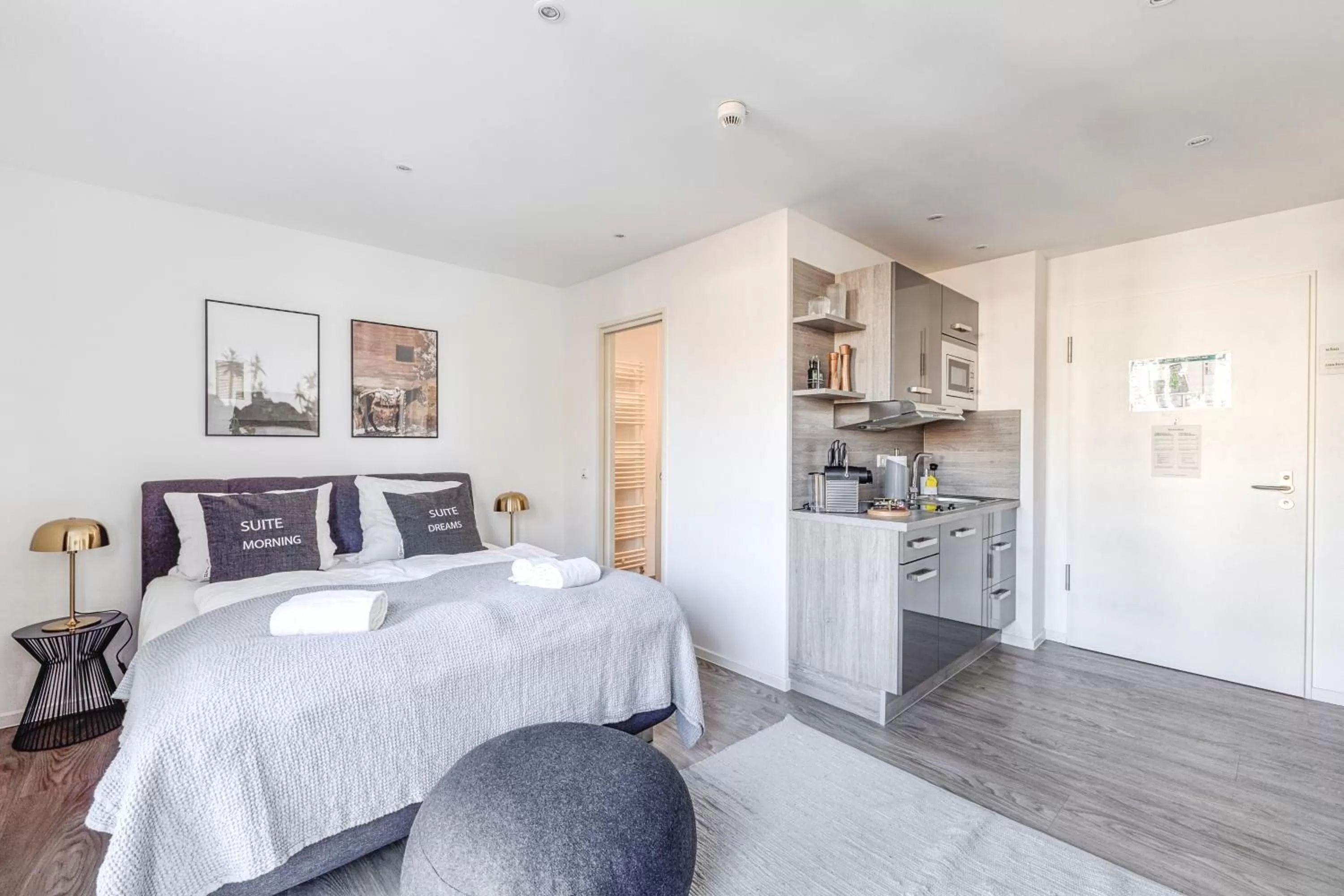 Suite M with Street View in Limehome Köln Friesenplatz - Digital Access