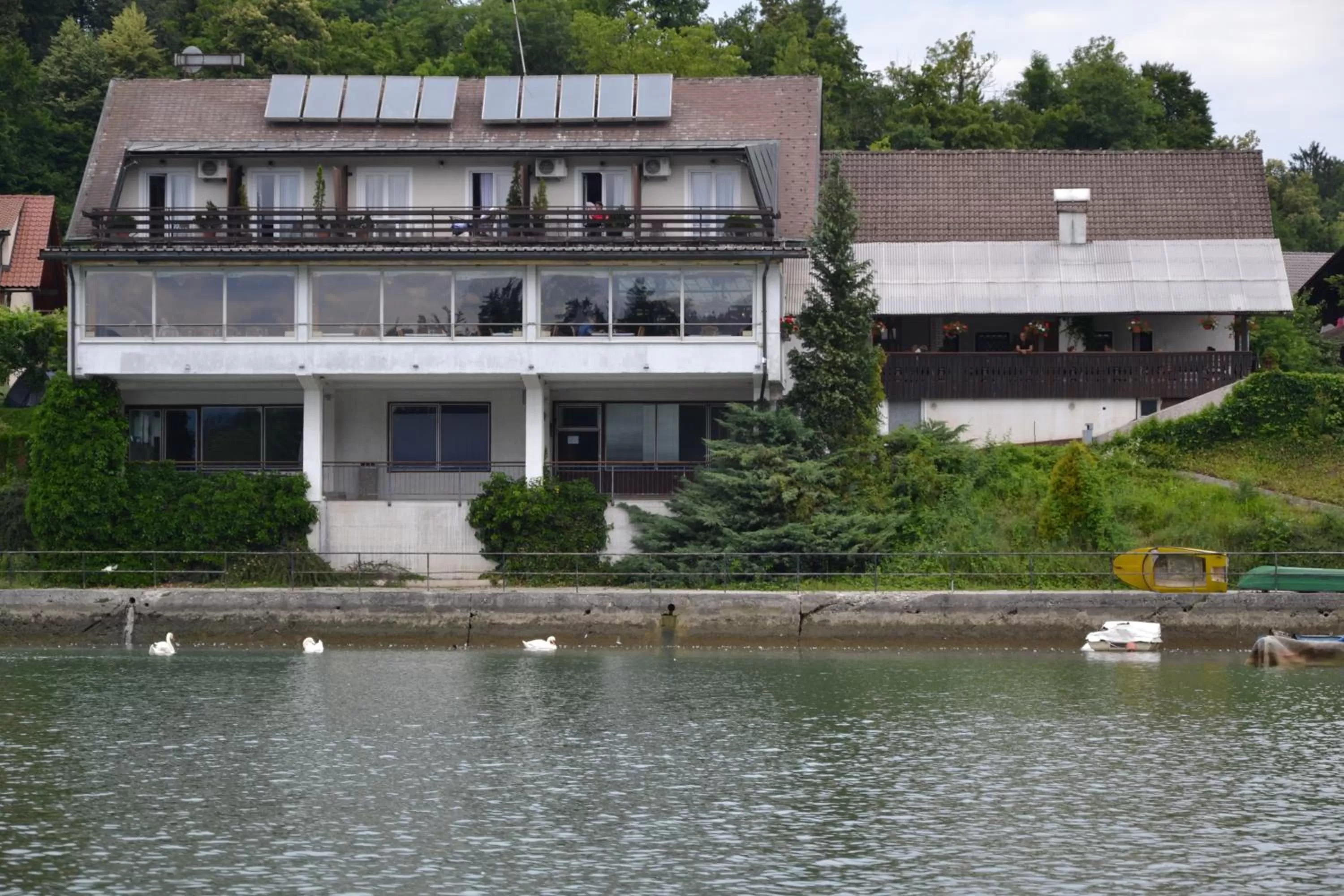 Property building in Gostisce Jezero