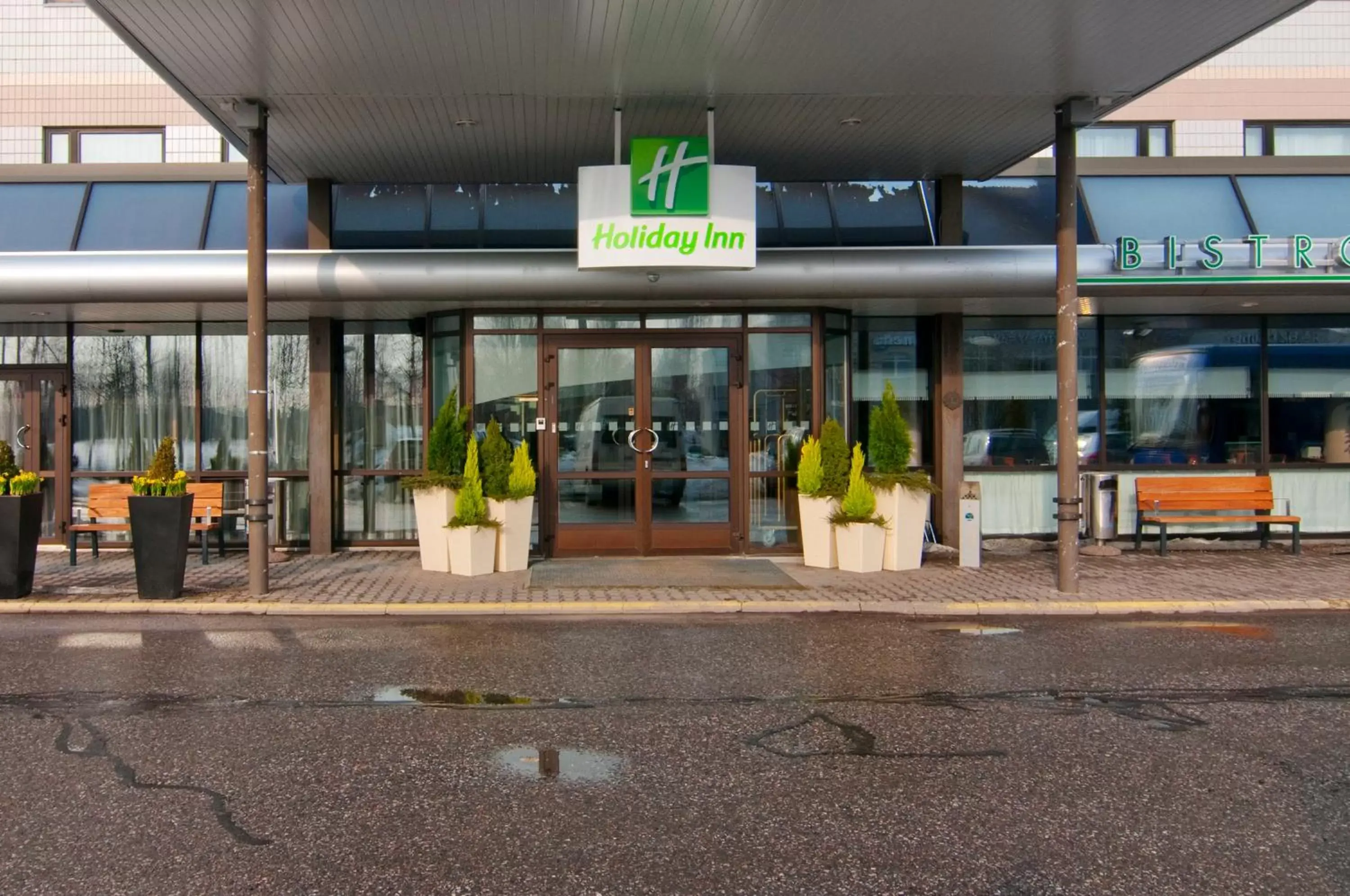 Property building, Facade/Entrance in Holiday Inn Helsinki-Vantaa Airport, an IHG Hotel