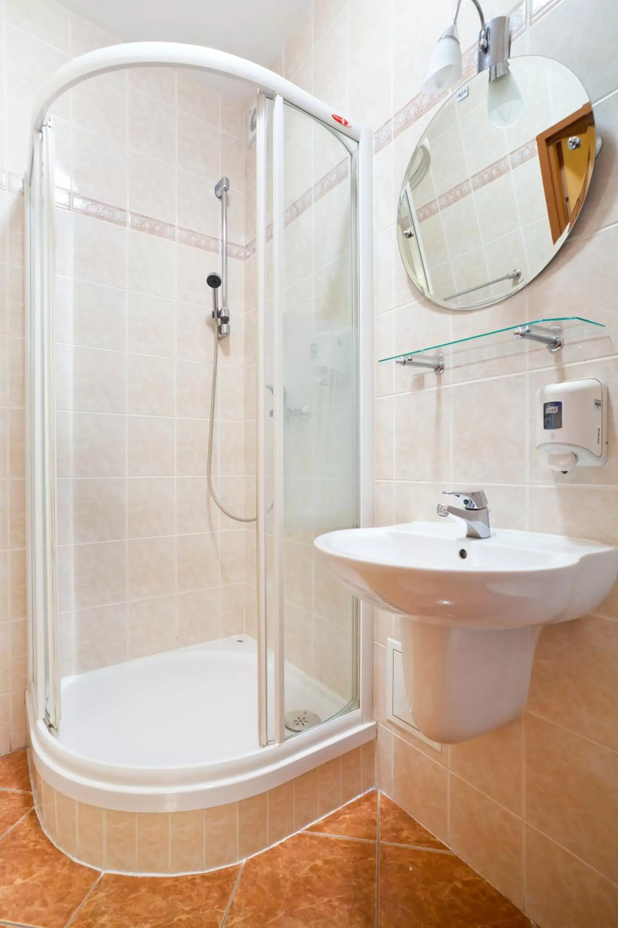 Shower in Iskra Shower in Iskra