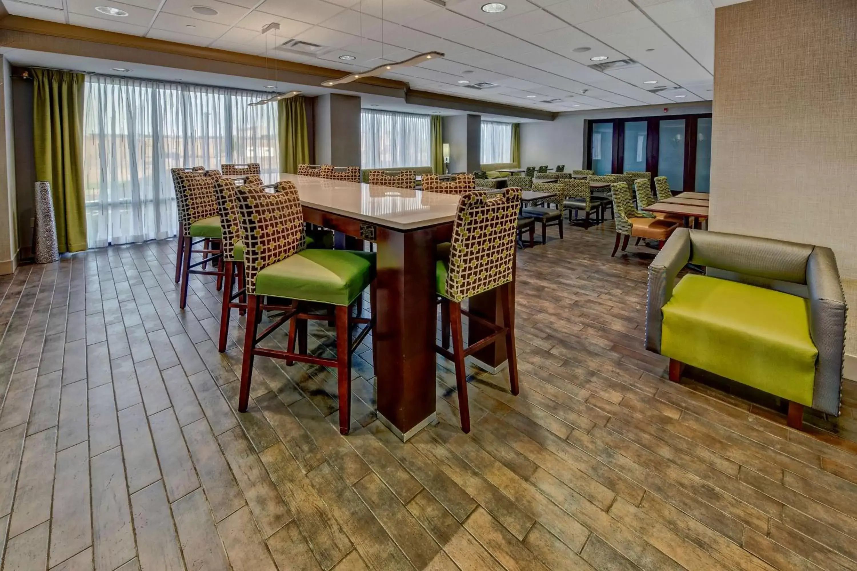 Lobby or reception, Restaurant/Places to Eat in Hampton Inn Rochester - Irondequoit