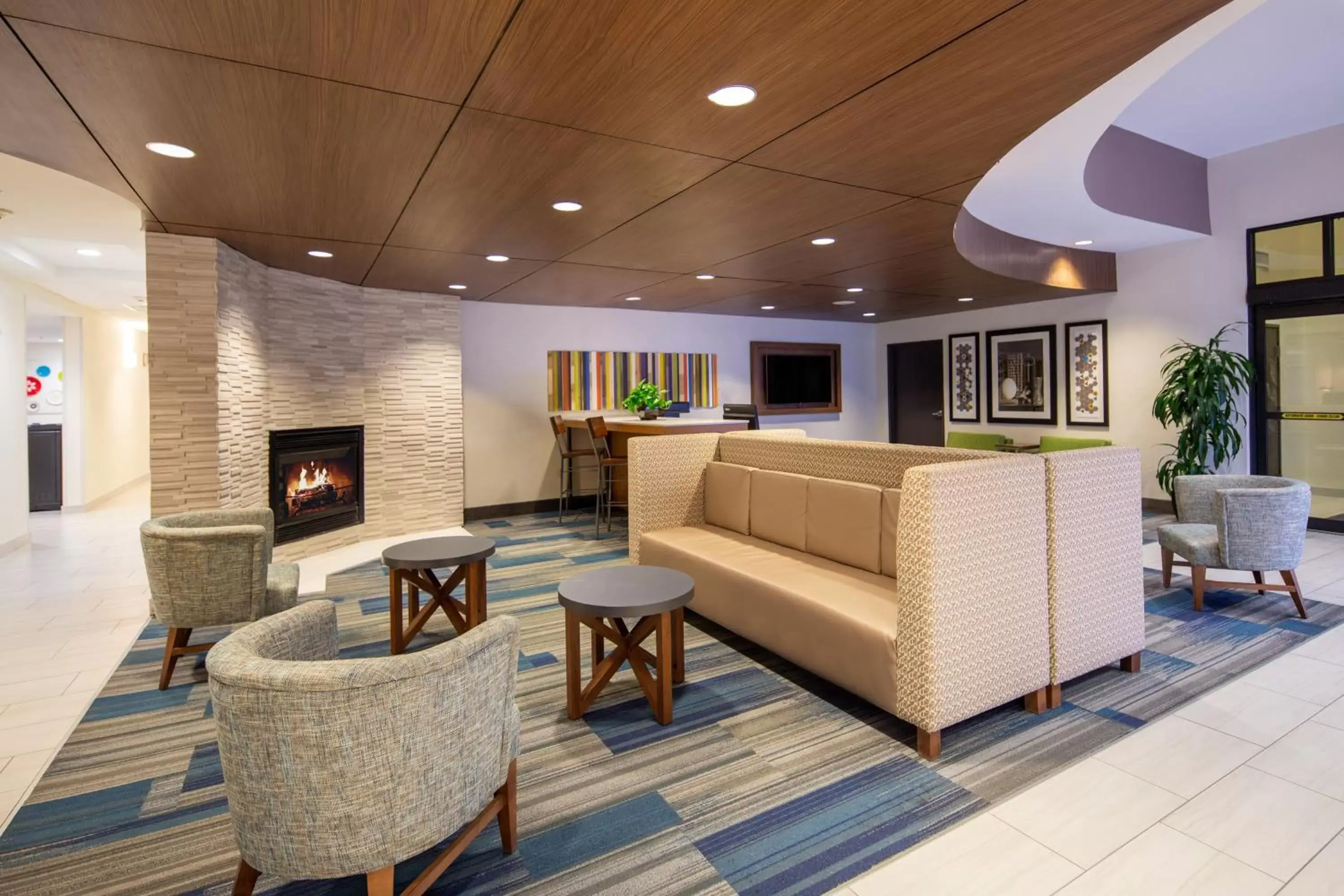 Property building, Lobby/Reception in Holiday Inn Express Surprise, an IHG Hotel