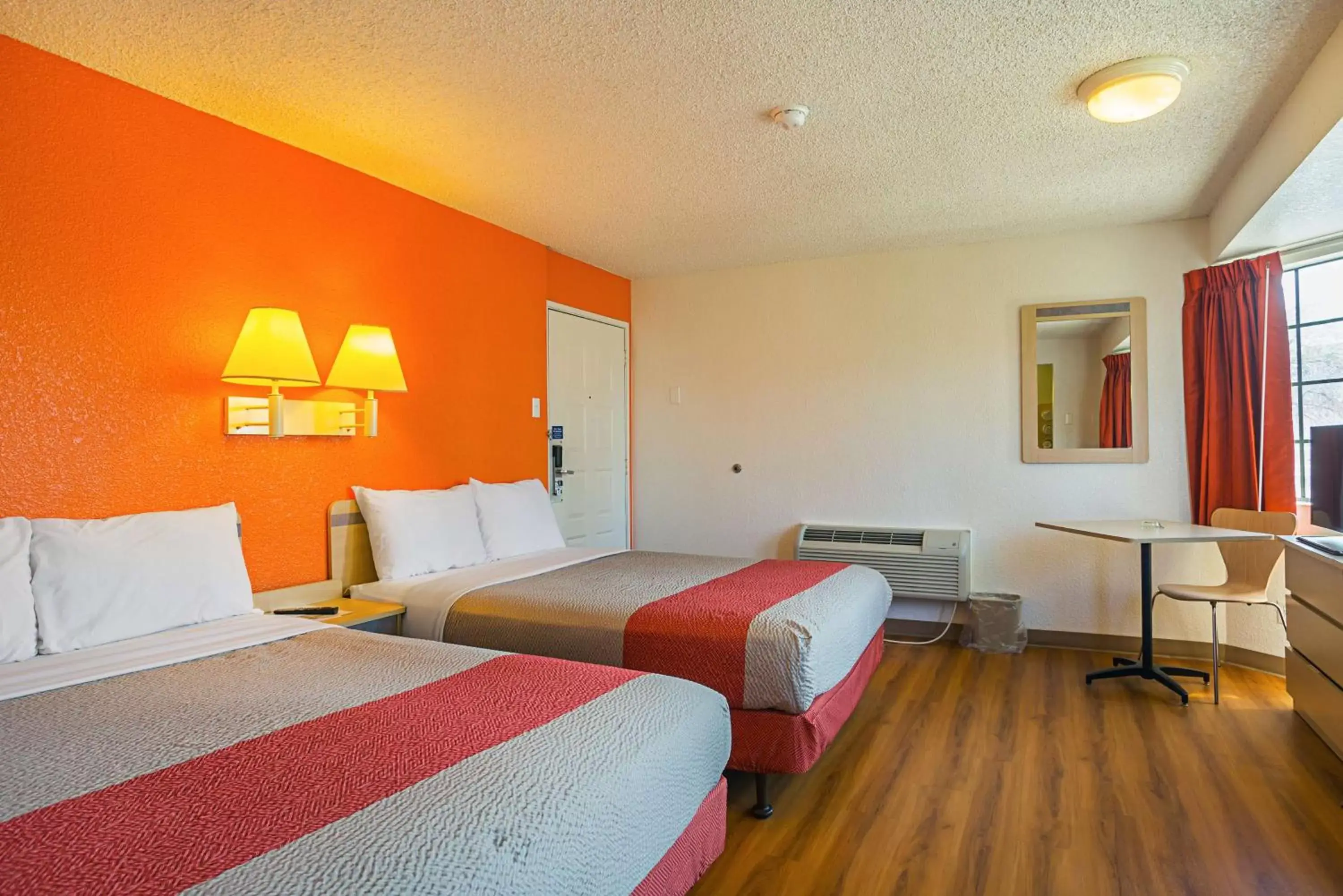 TV and multimedia, Bed in Motel 6-Yuma, AZ - East