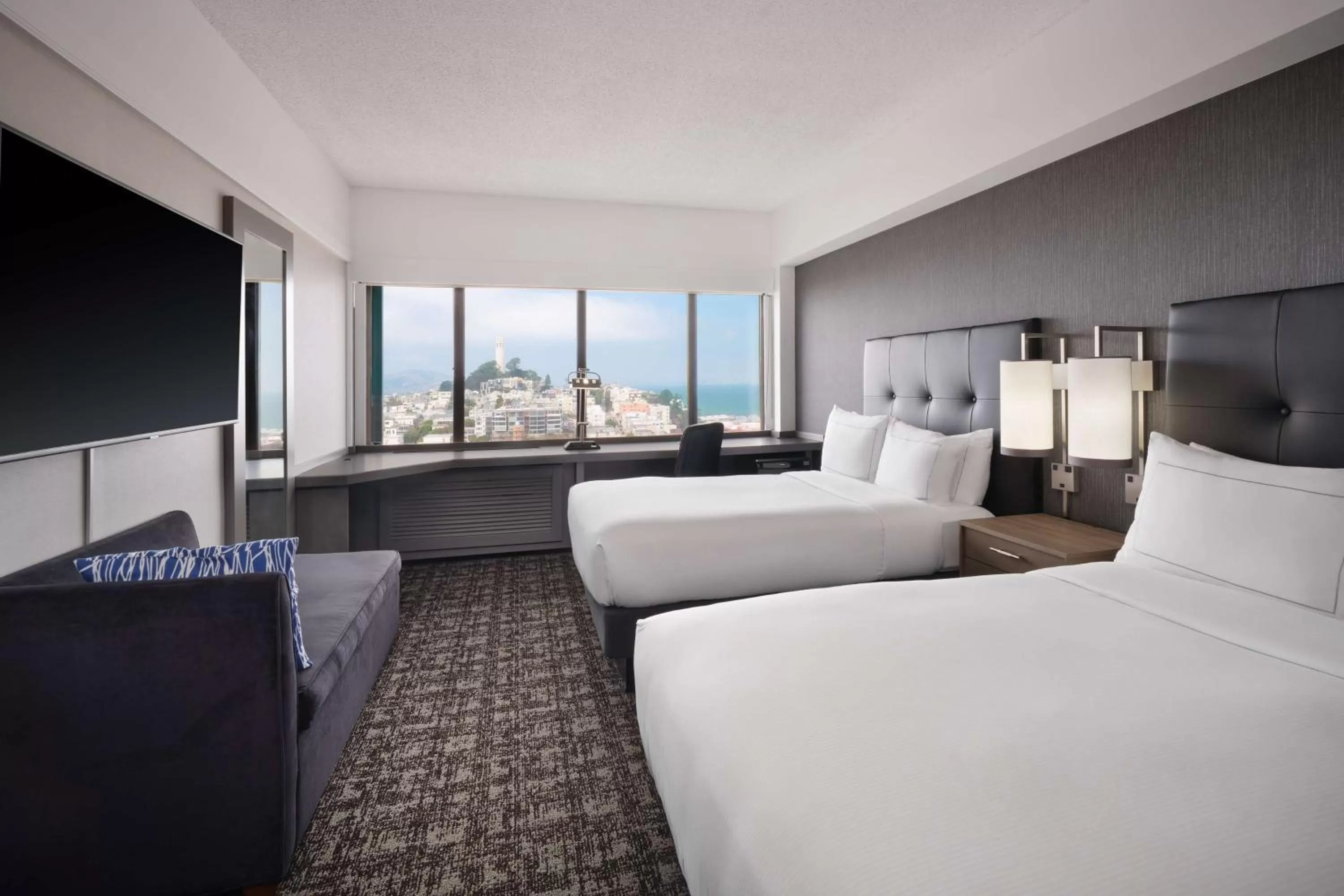 Bedroom, Bed in Hilton San Francisco Financial District