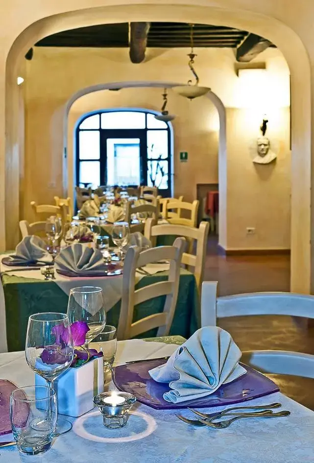 Restaurant/Places to Eat in Hotel Villa Cheli
