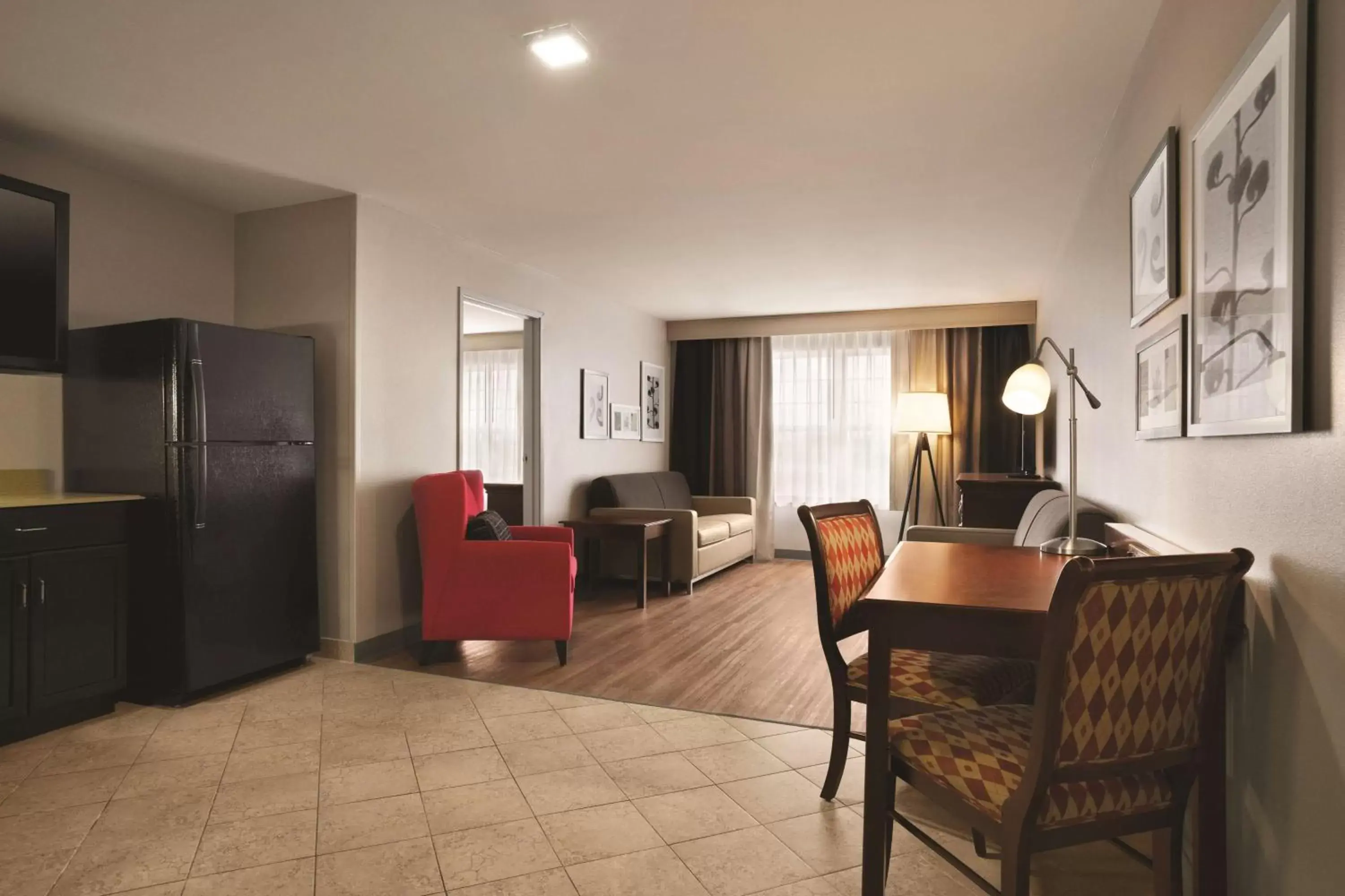 Photo of the whole room, Seating Area in Country Inn & Suites by Radisson, Bowling Green, KY