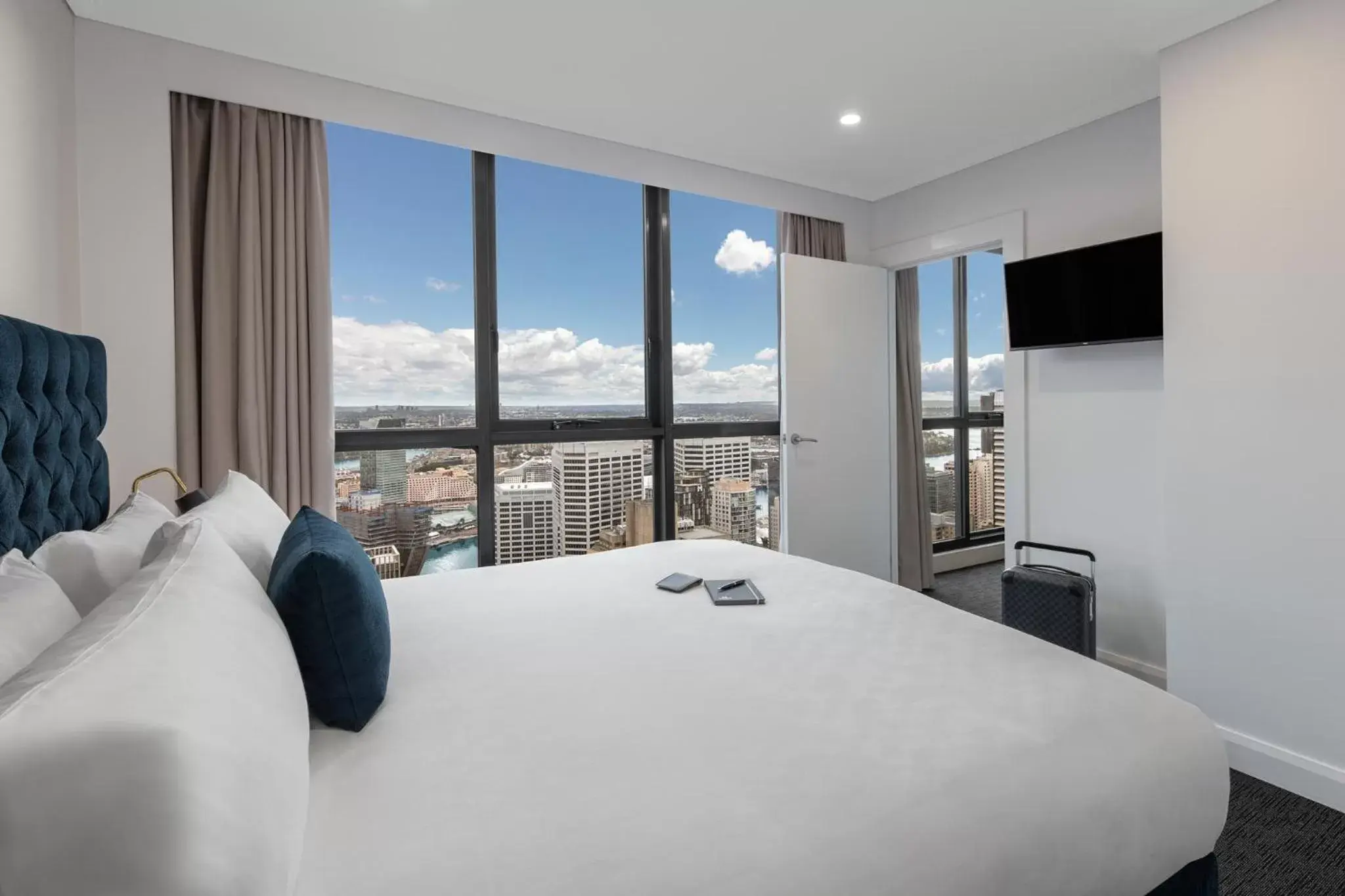 Bed in Meriton Suites Pitt Street, Sydney