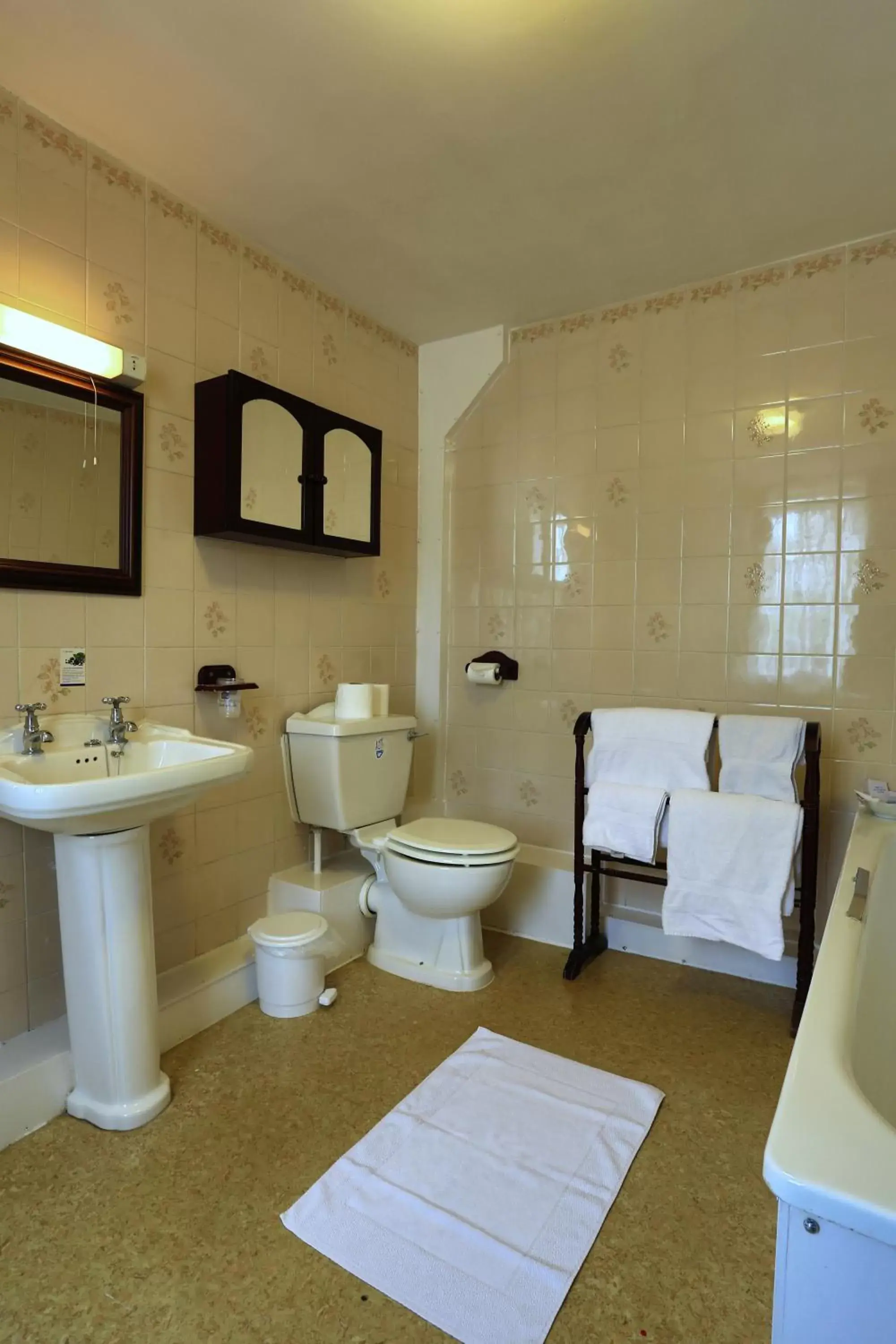 Bathroom in Best Western The George Hotel, Swaffham