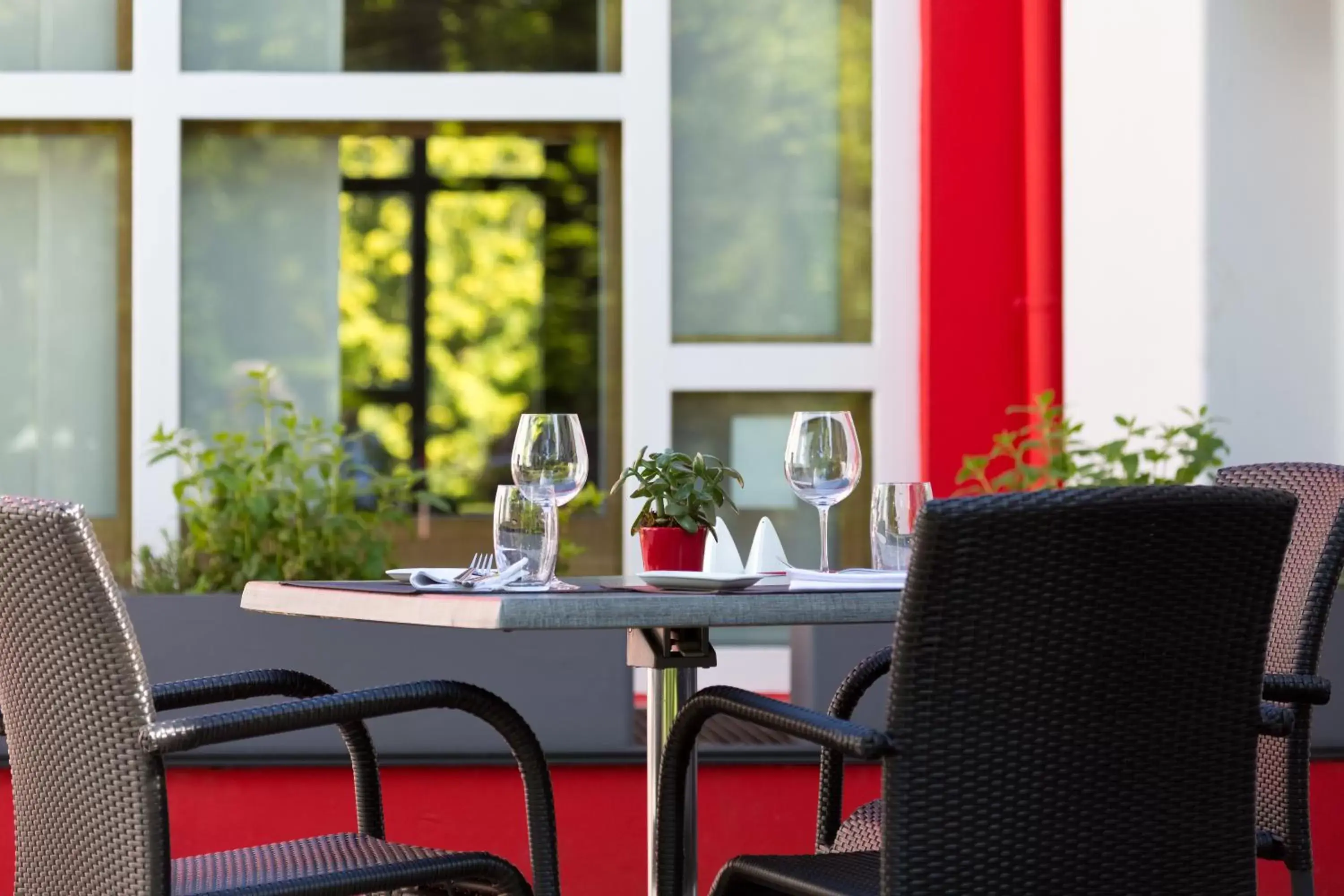 Balcony/Terrace, Restaurant/Places to Eat in Mercure Strasbourg Aéroport