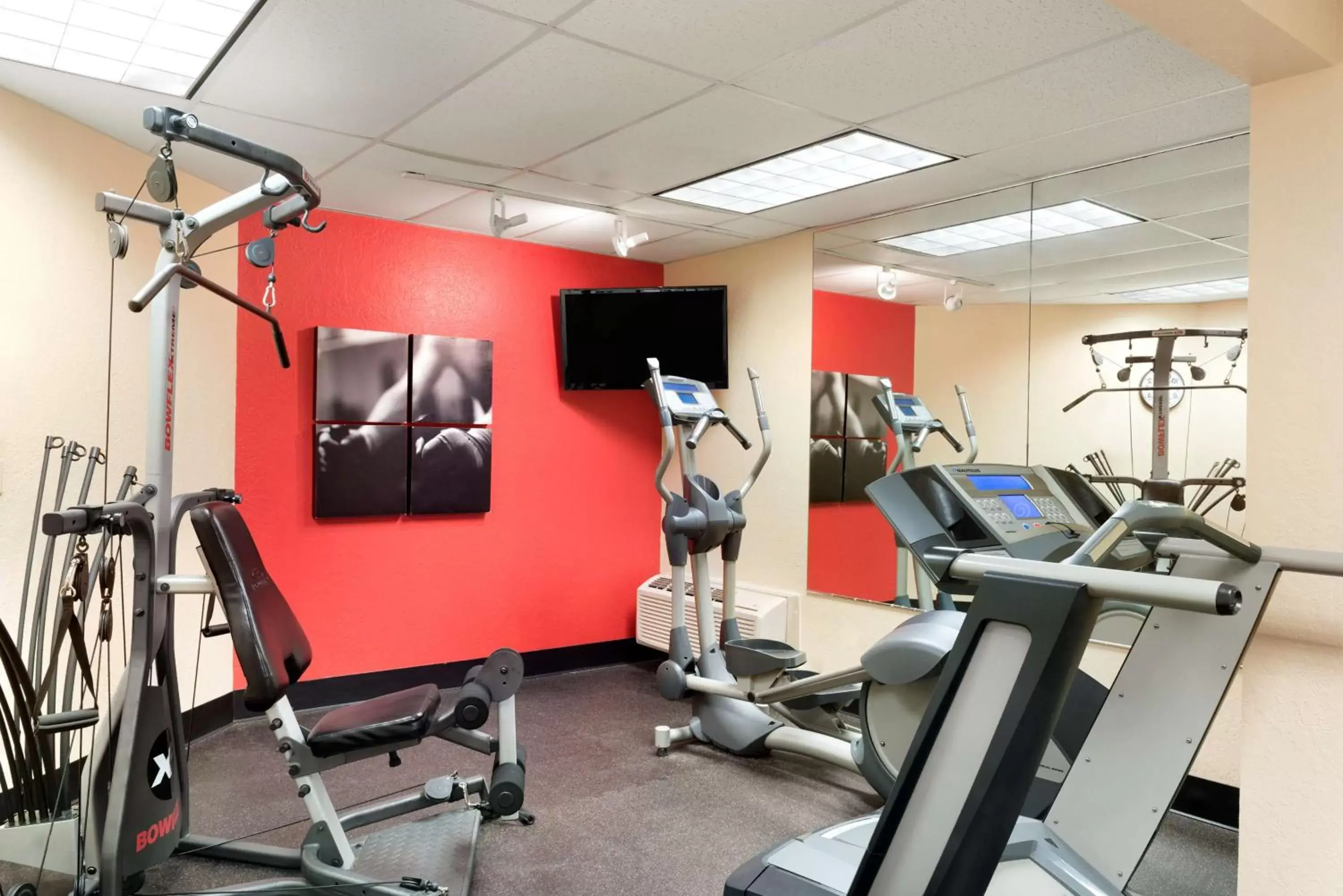 Activities, Fitness Center/Facilities in Country Inn & Suites by Radisson, Cedar Rapids Airport, IA